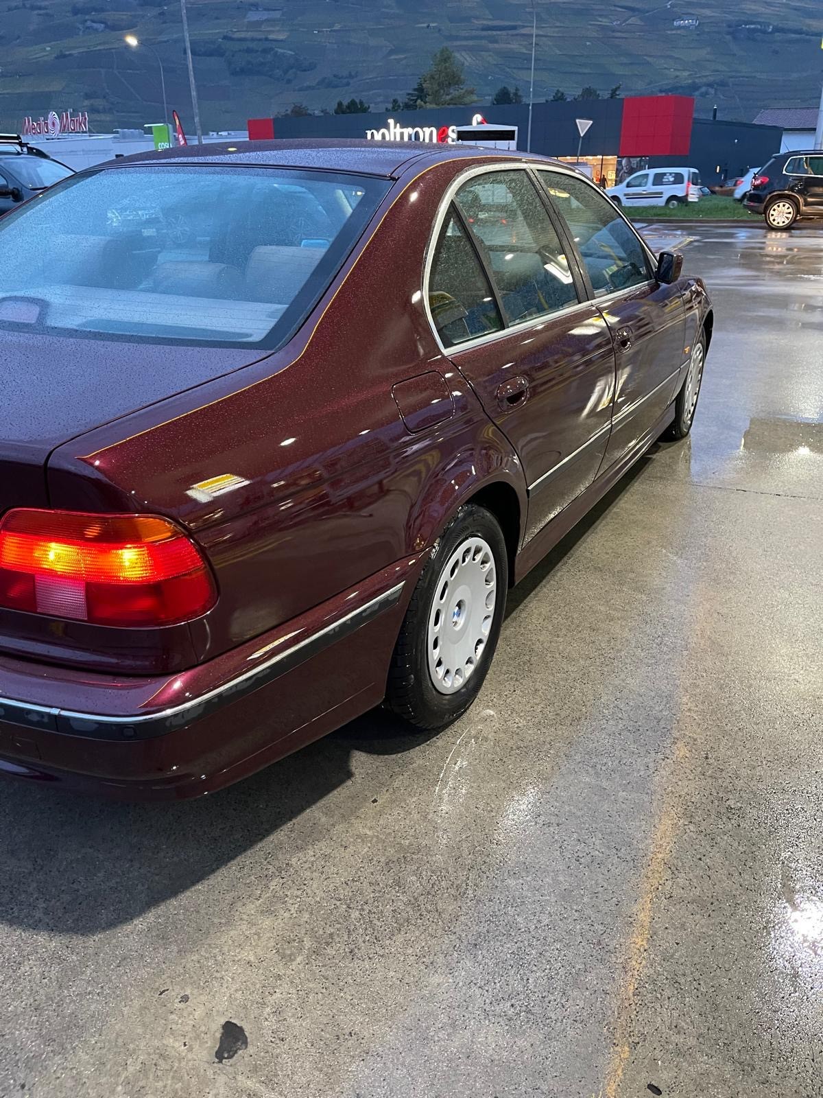 BMW 523i-image-1