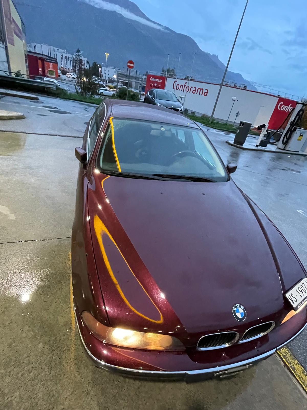 BMW 523i-image-11