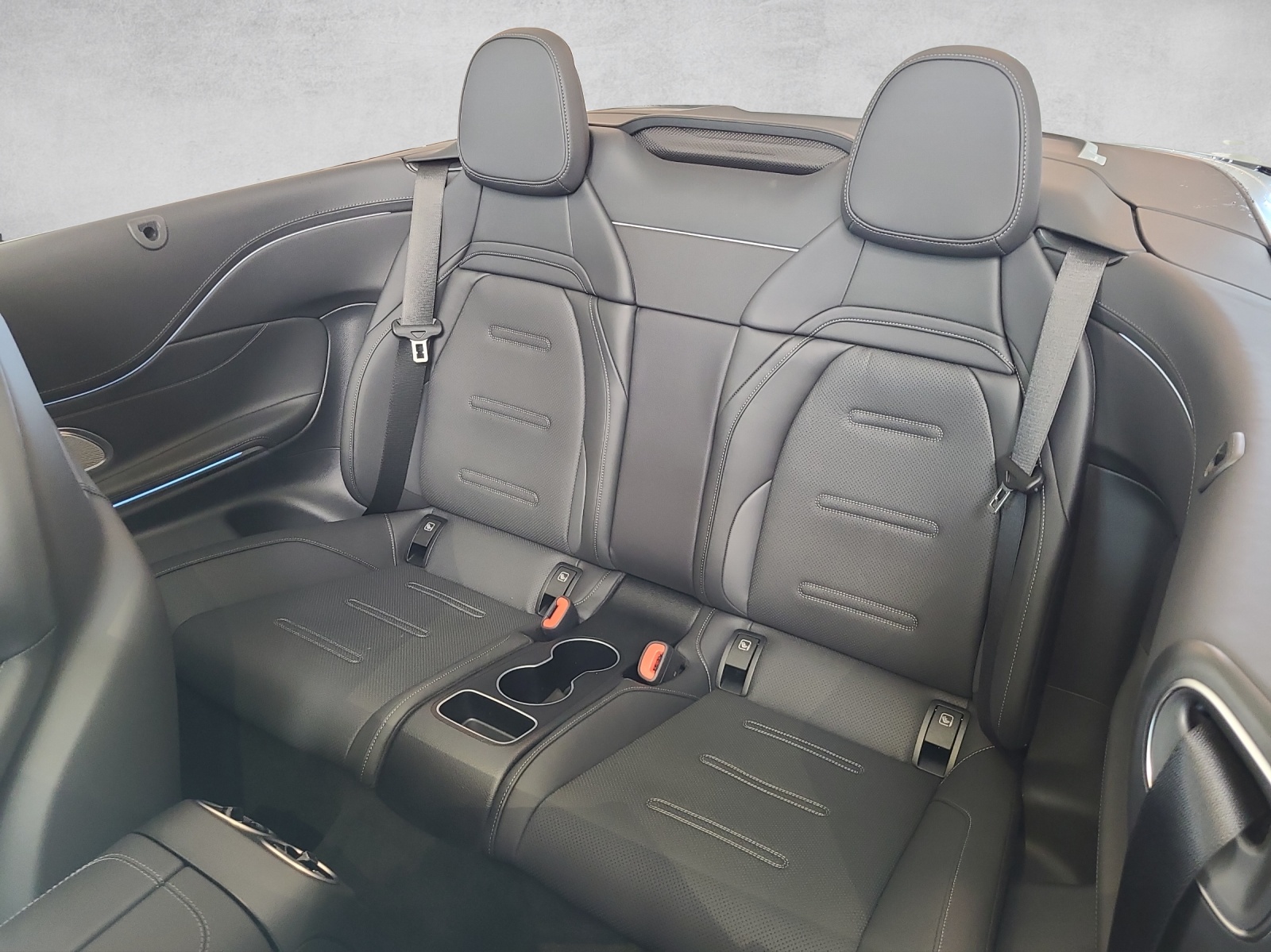 MERCEDES-BENZ CLE AMG 53 Cabrio 4Matic+ 9G-Tronic-image-10
