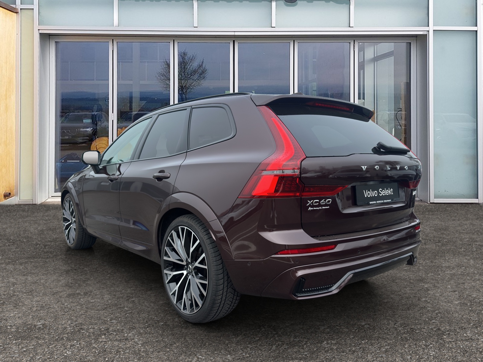 VOLVO XC60 2.0 T8 TE Ultra Dark eAWD-showroom-element-2