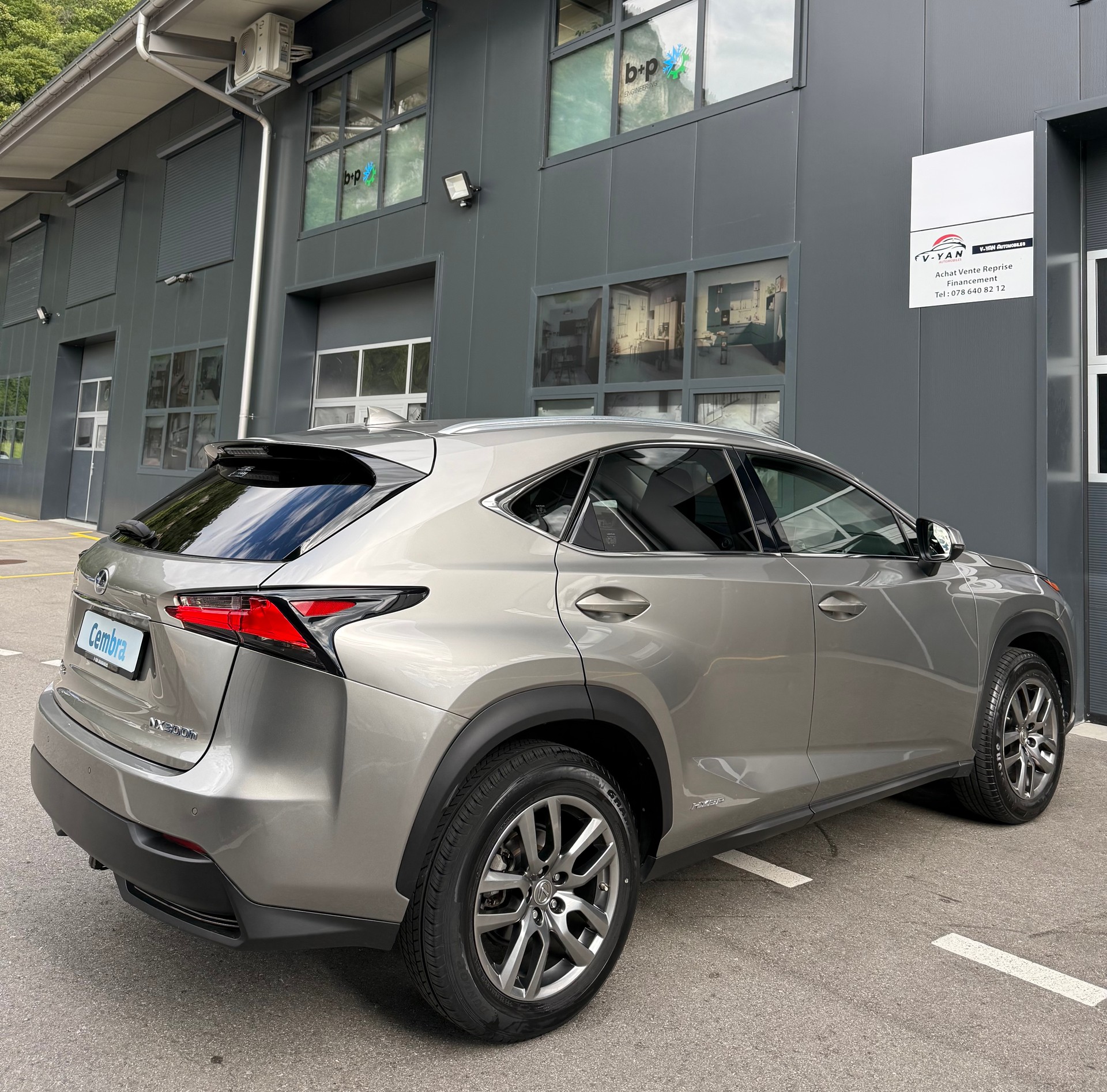 LEXUS NX 300h impression E-Four Automatic-image-5