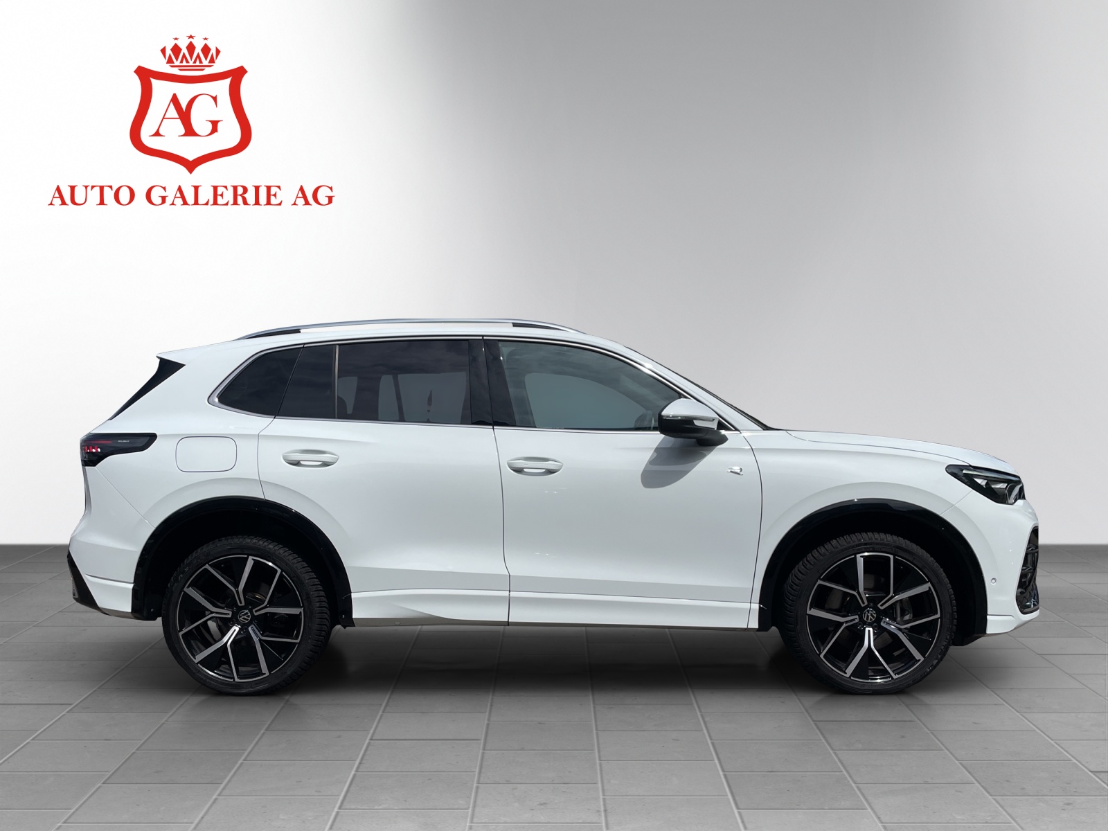 VW Tiguan 2.0 TDI SCR R-Line 4Motion DSG-showroom-element-3