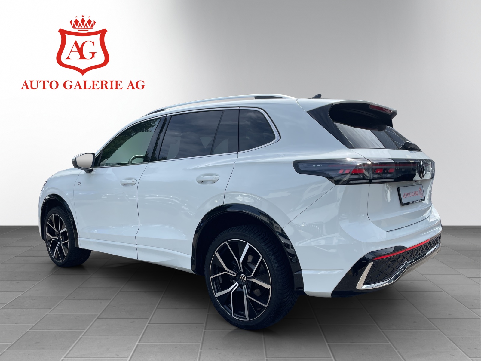 VW Tiguan 2.0 TDI SCR R-Line 4Motion DSG-showroom-element-1