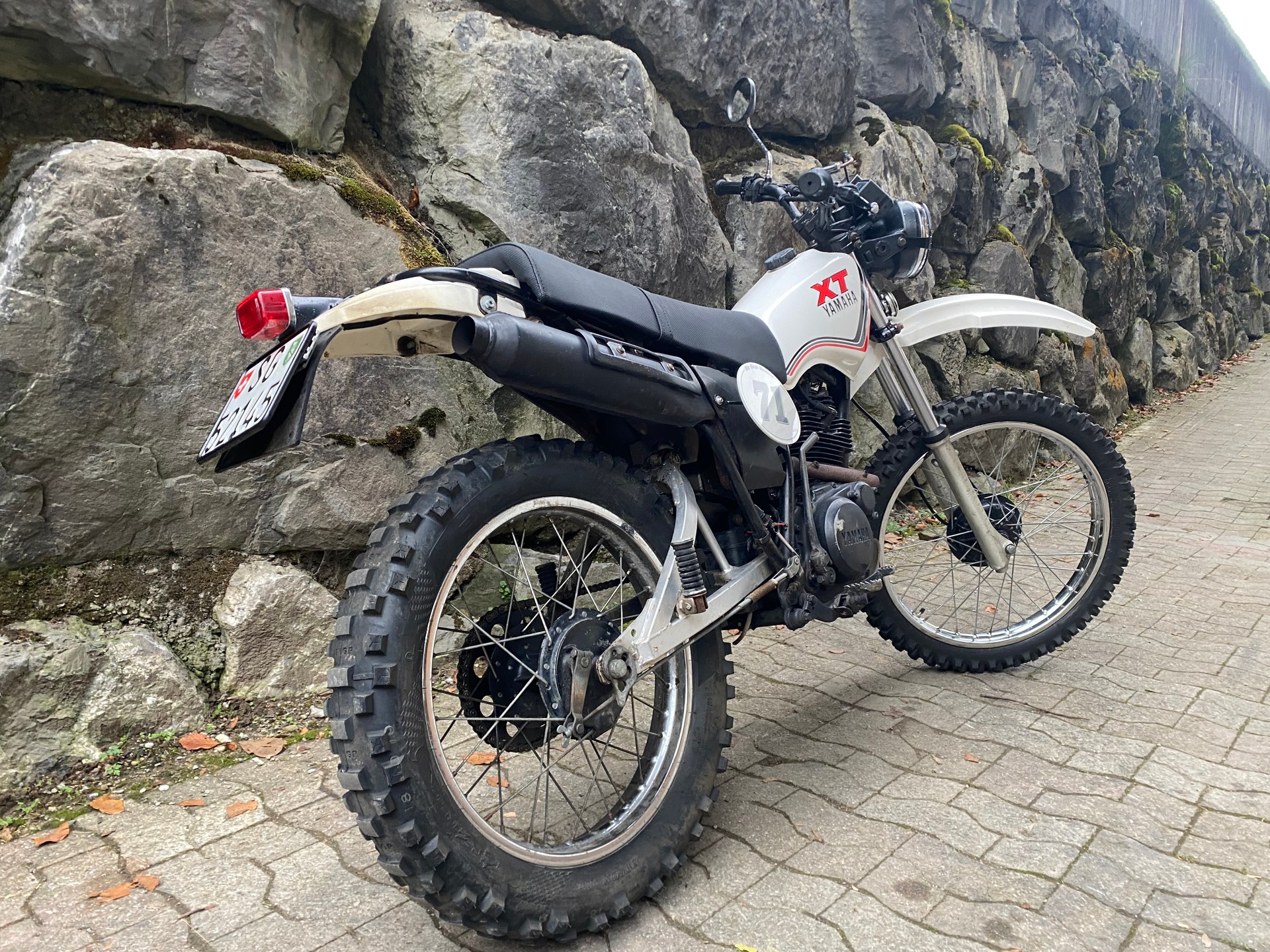 YAMAHA XT 125-image-1