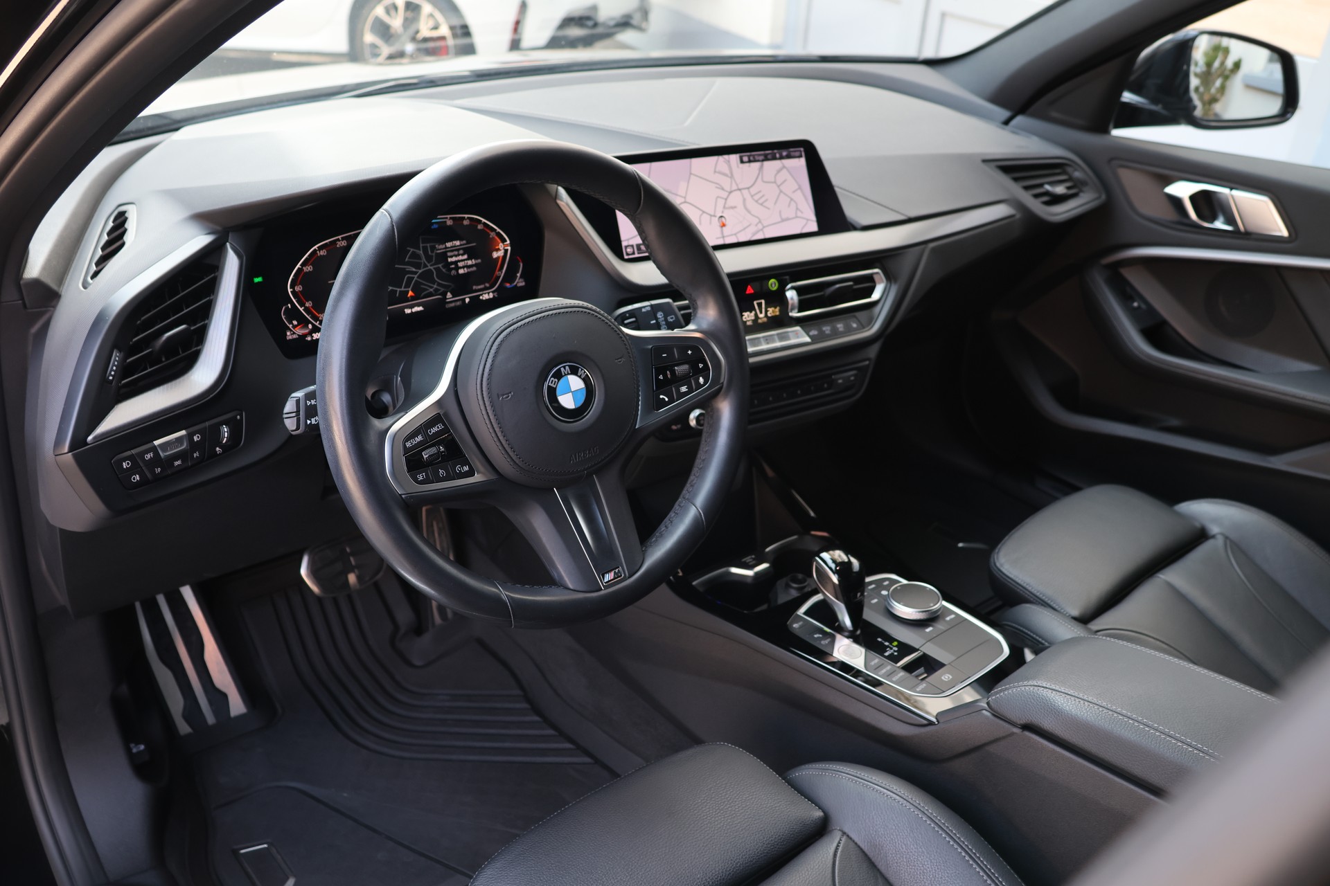 BMW 120d xDrive Steptronic M Sport (CH)-image-9