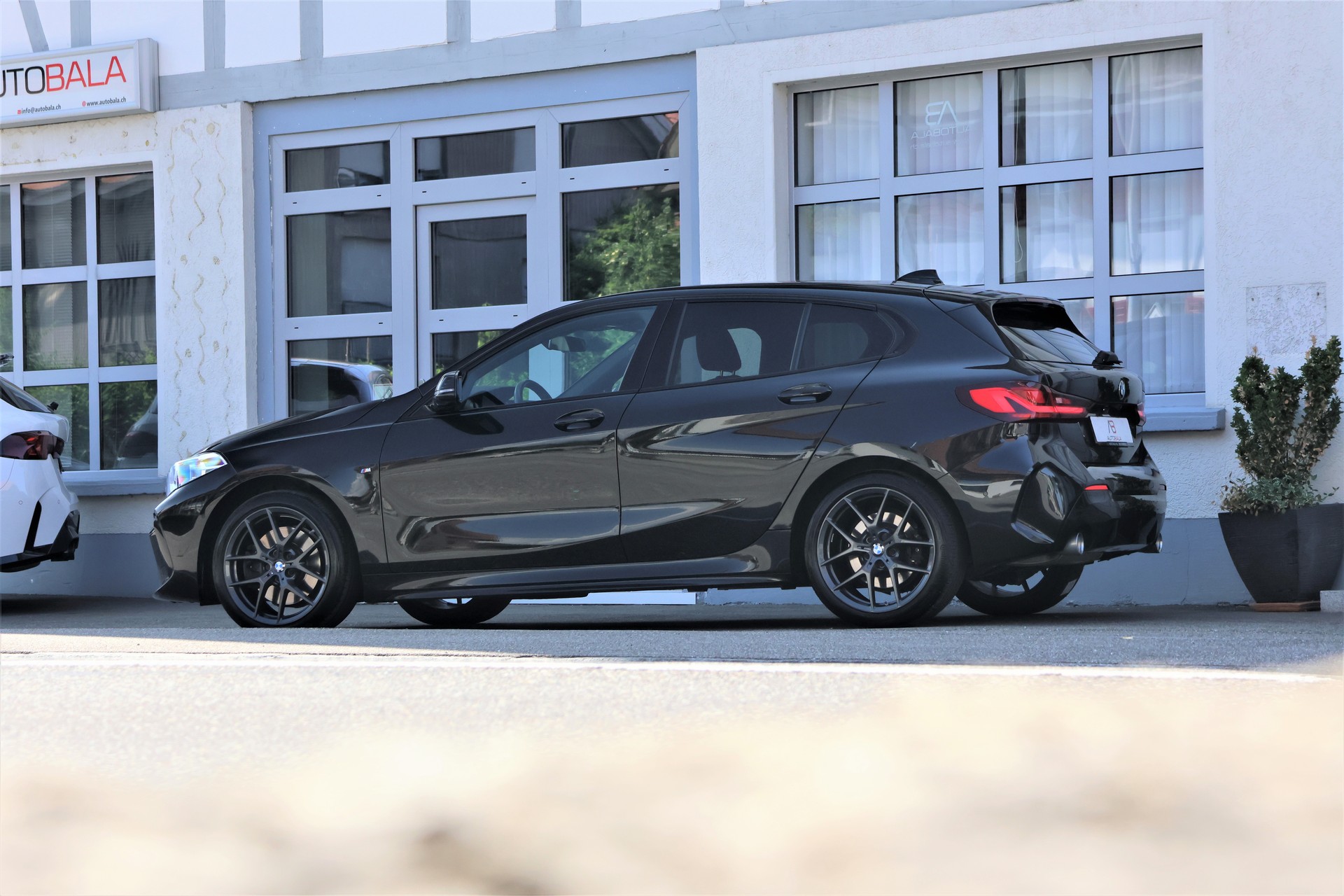 BMW 120d xDrive Steptronic M Sport (CH)-showroom-element-3