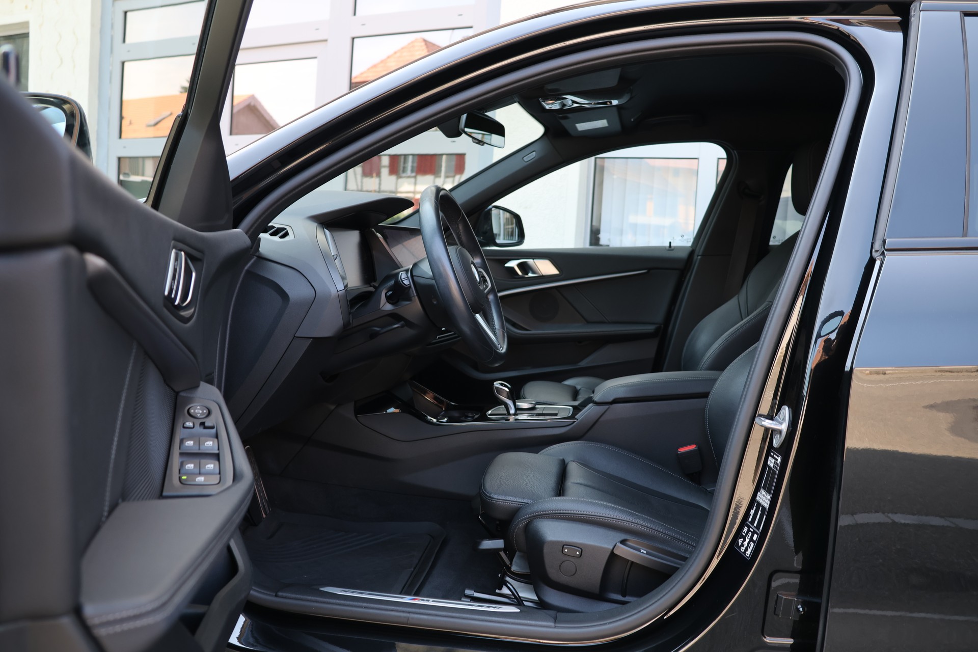 BMW 120d xDrive Steptronic M Sport (CH)-image-8