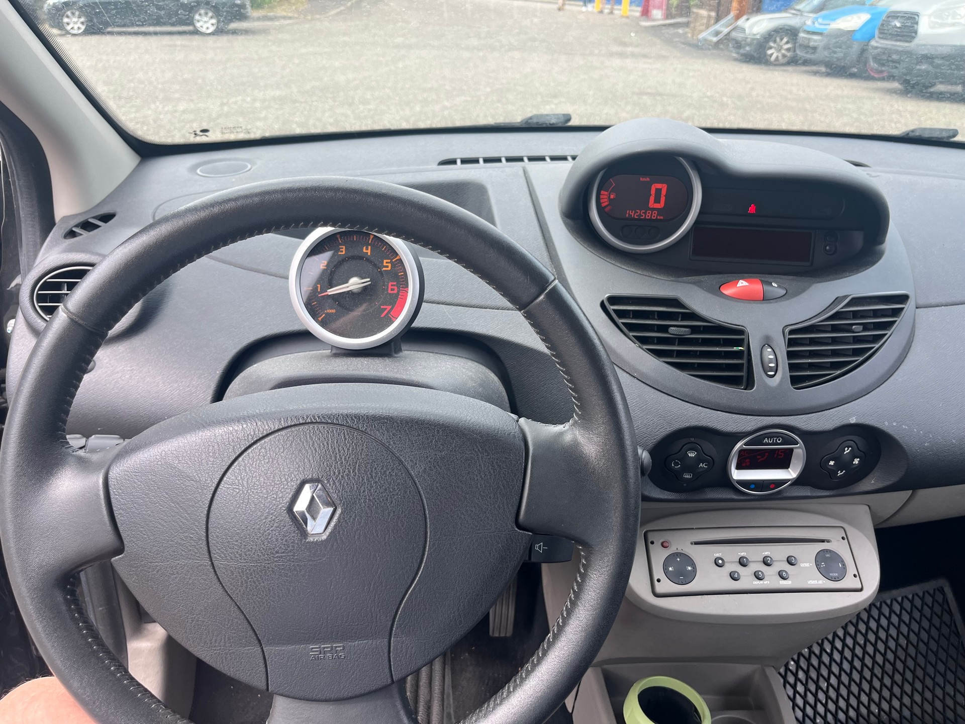 RENAULT Twingo 1.2 16V T GT-image-4
