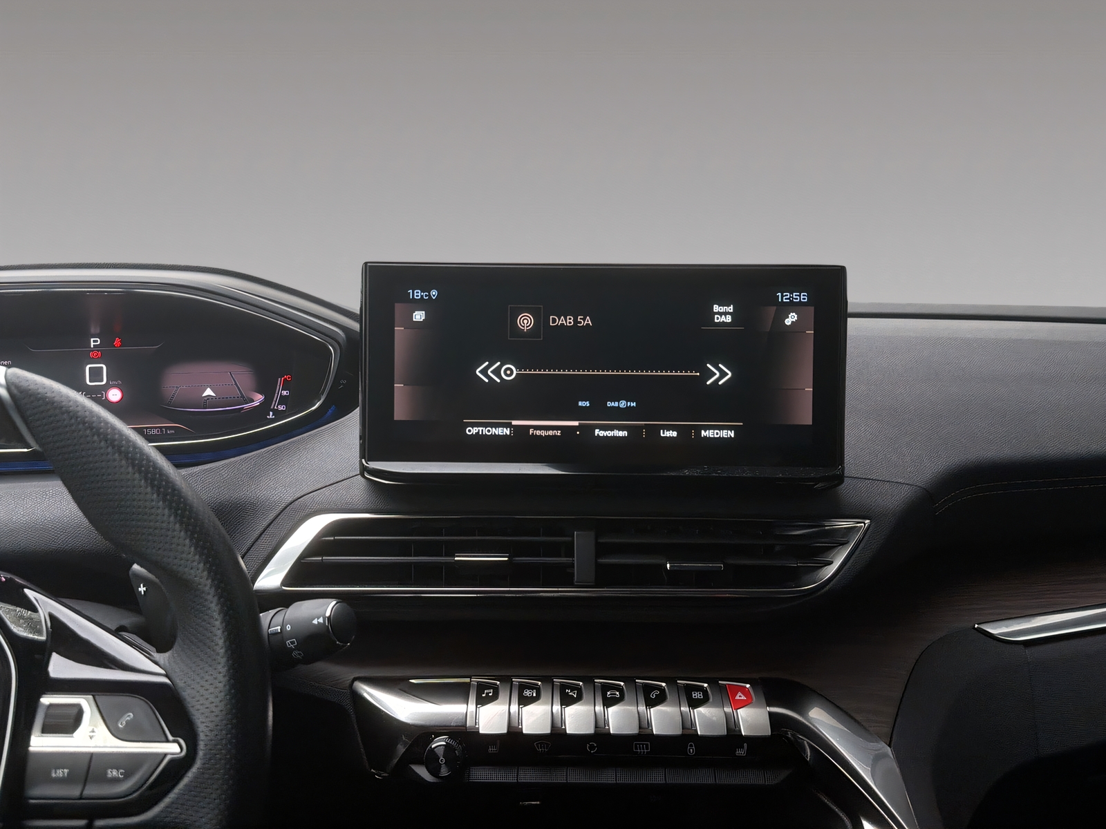 PEUGEOT 5008 1.6 PureTech GT Pack-image-12