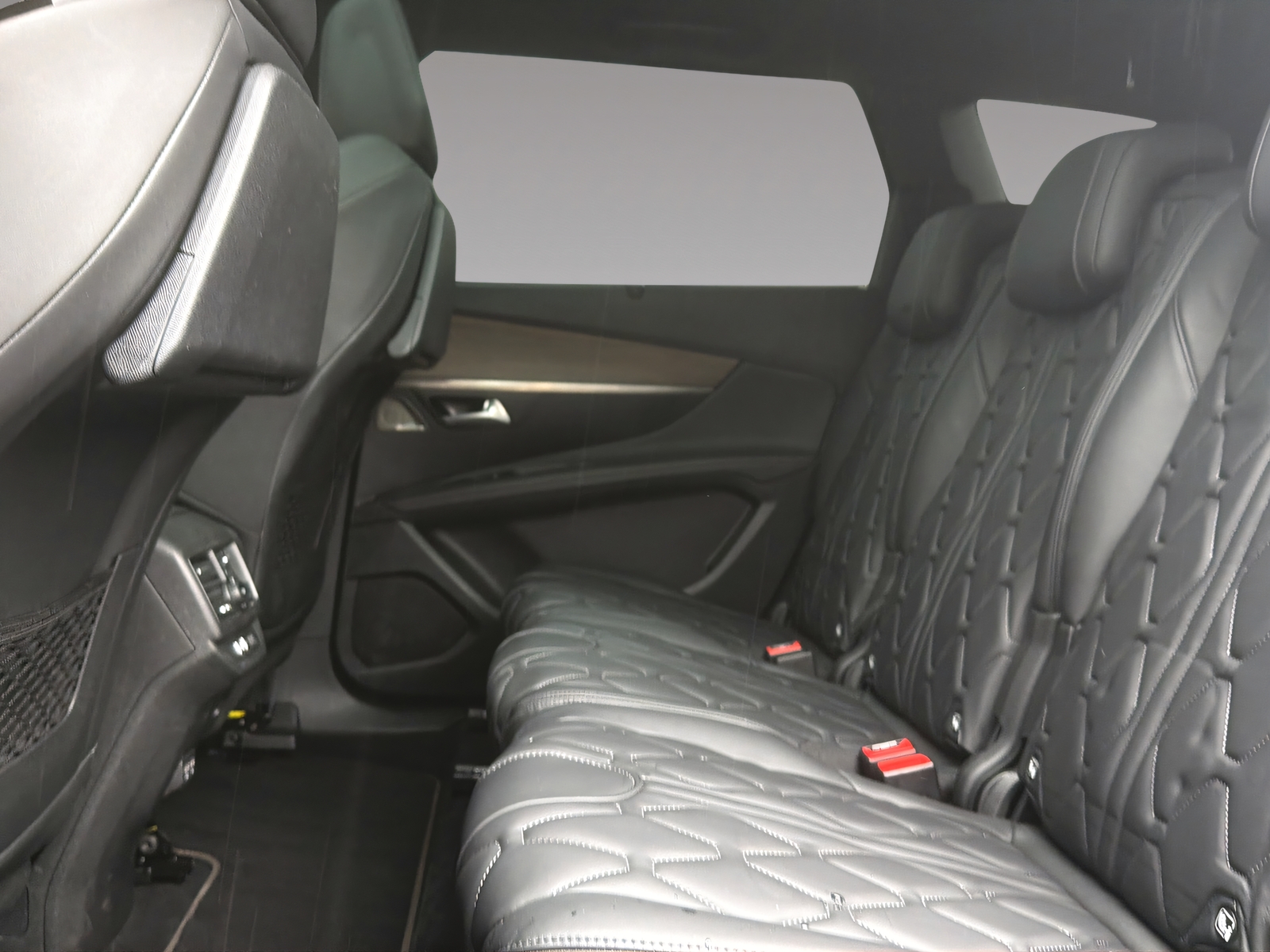 PEUGEOT 5008 1.6 PureTech GT Pack-image-14