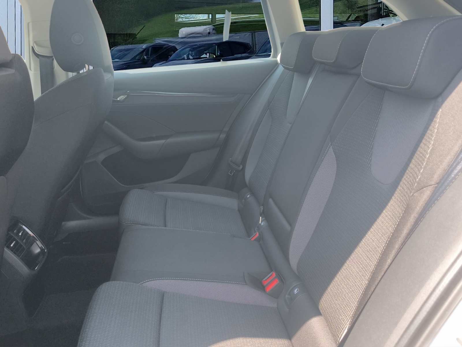 SKODA Octavia Combi 2.0 TDI DSG Ambition 4x4-image-12
