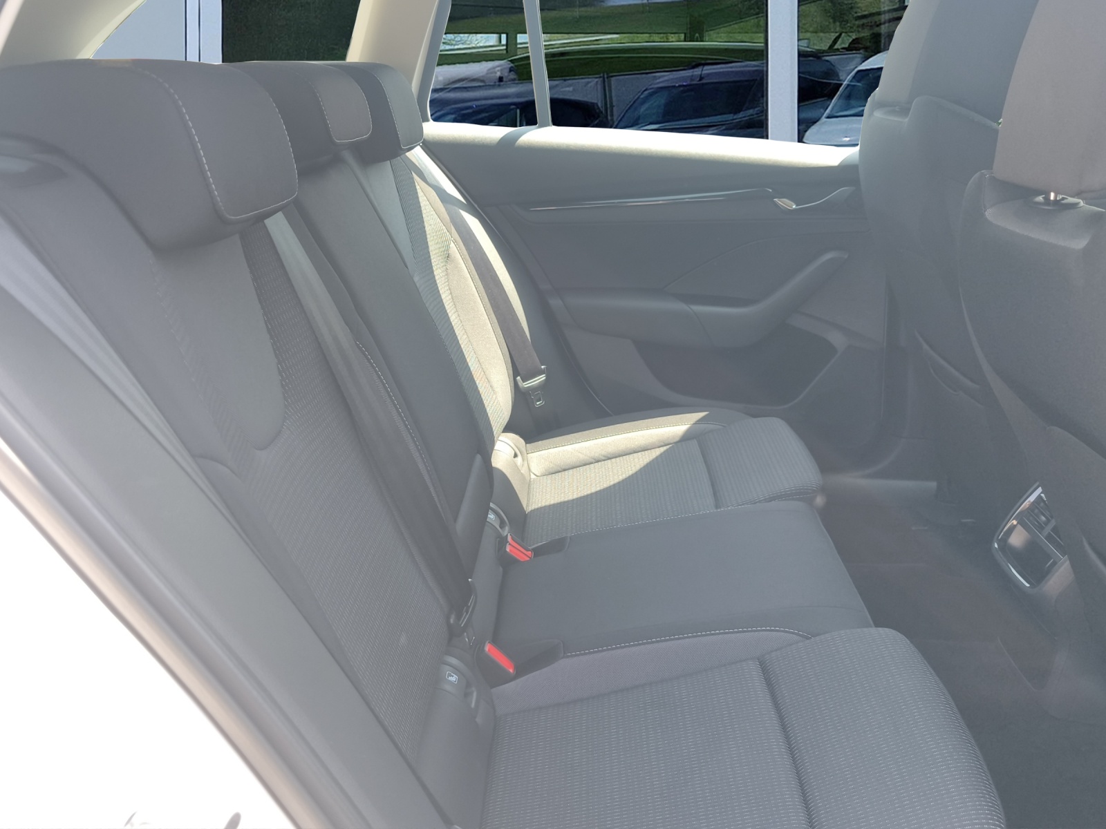 SKODA Octavia Combi 2.0 TDI DSG Ambition 4x4-image-13