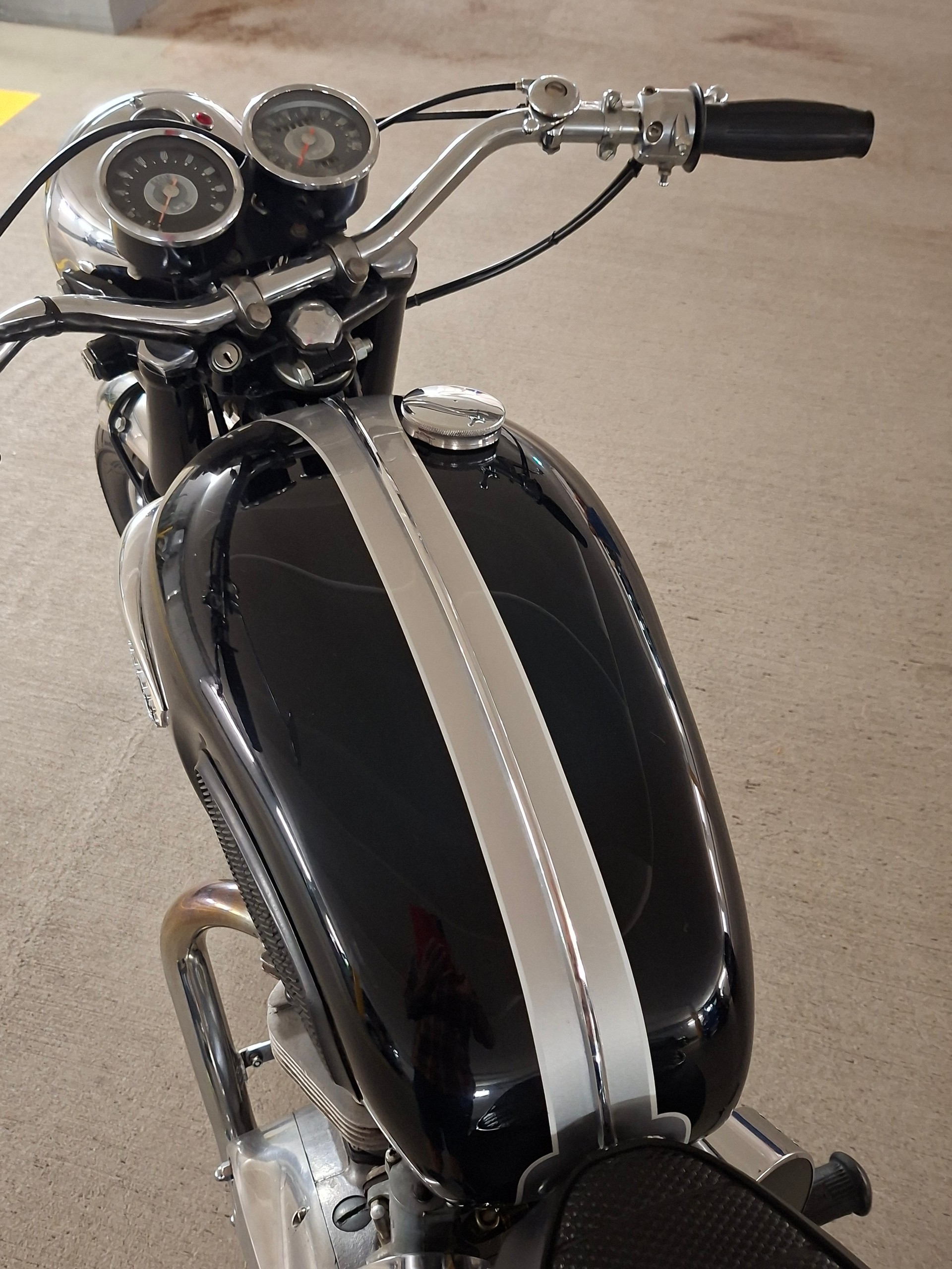 TRIUMPH T102 R-image-6