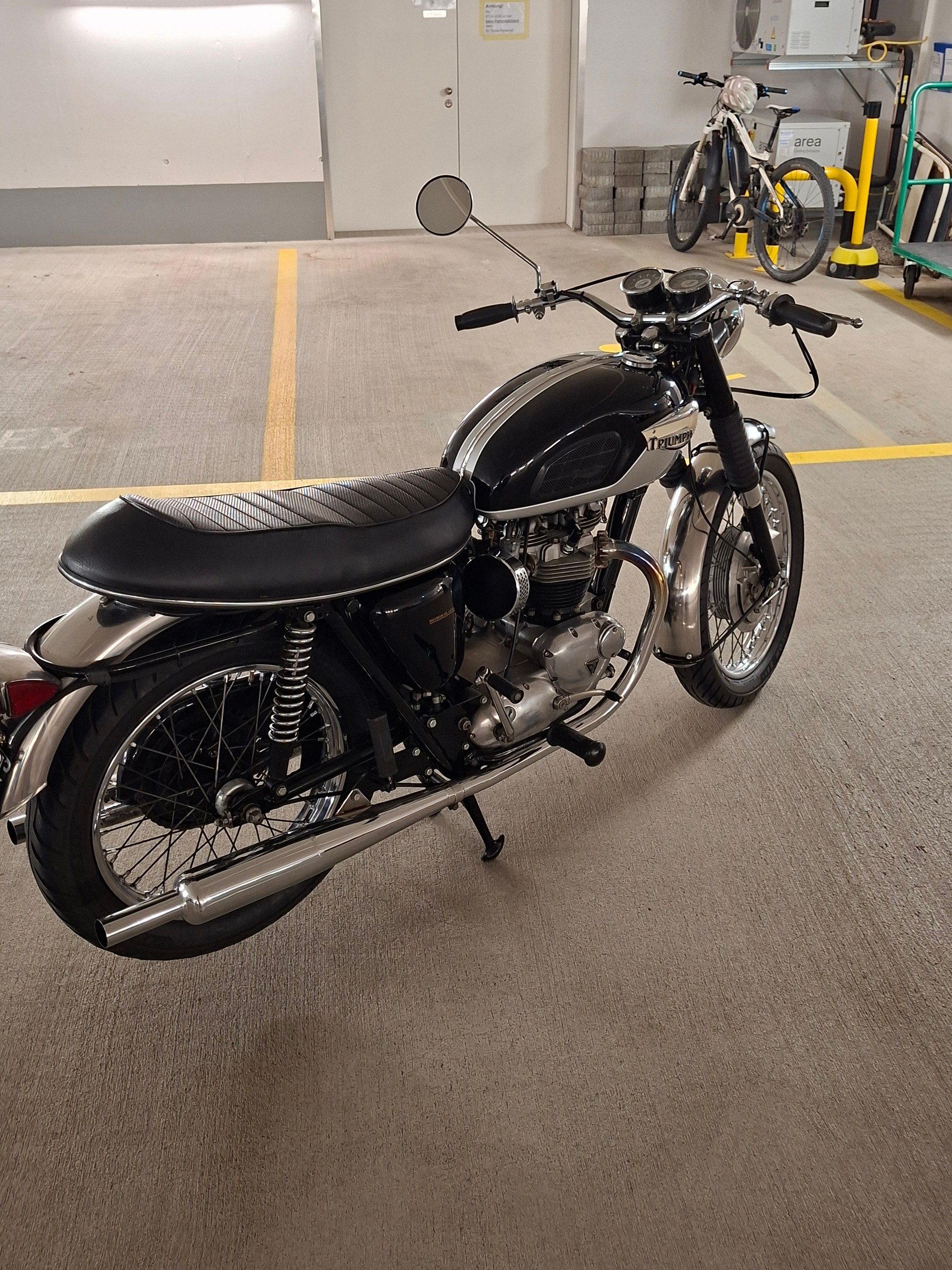 TRIUMPH T102 R-image-4