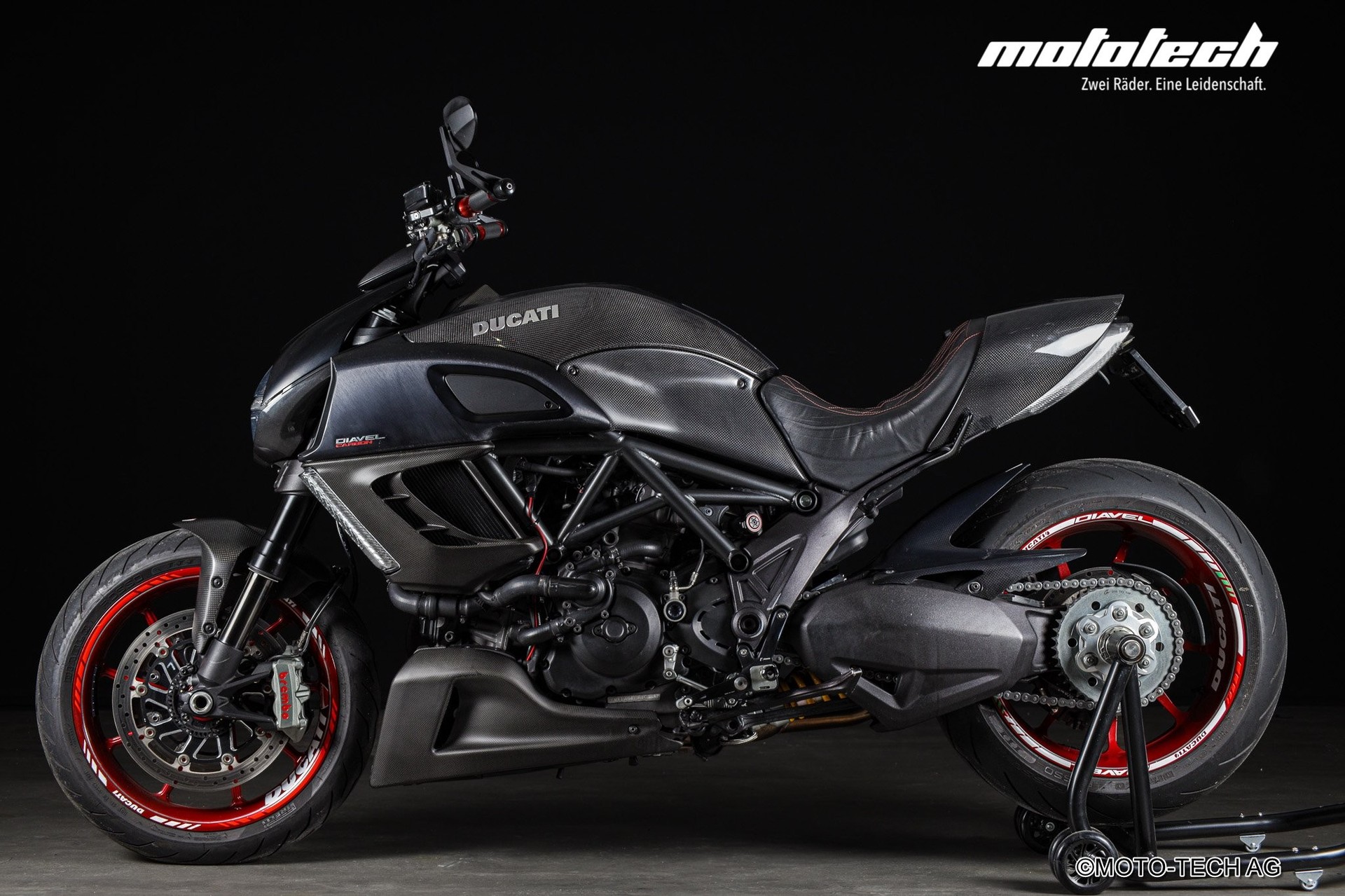 DUCATI Diavel 1200 Carbon-image-4