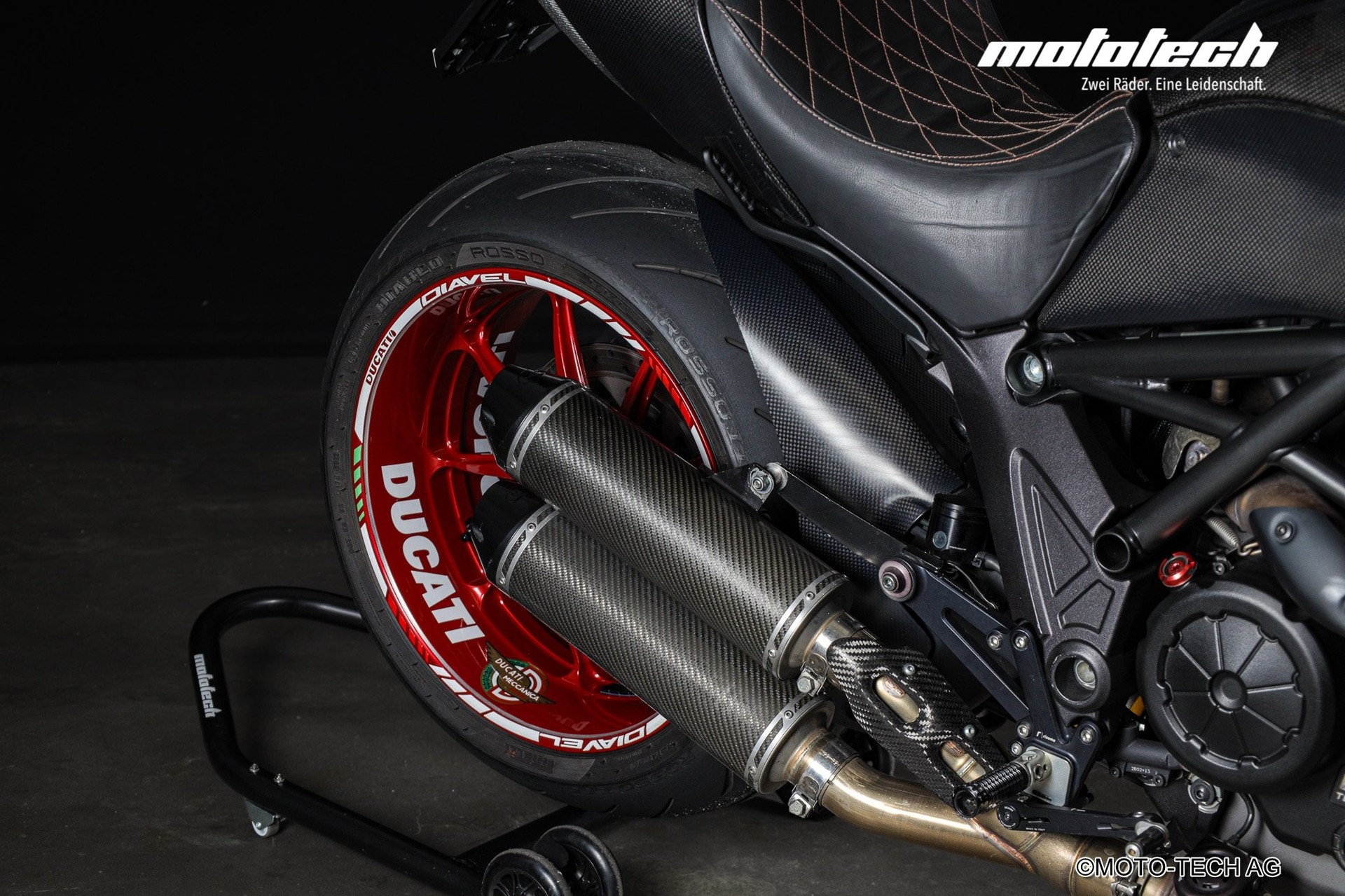DUCATI Diavel 1200 Carbon-image-6