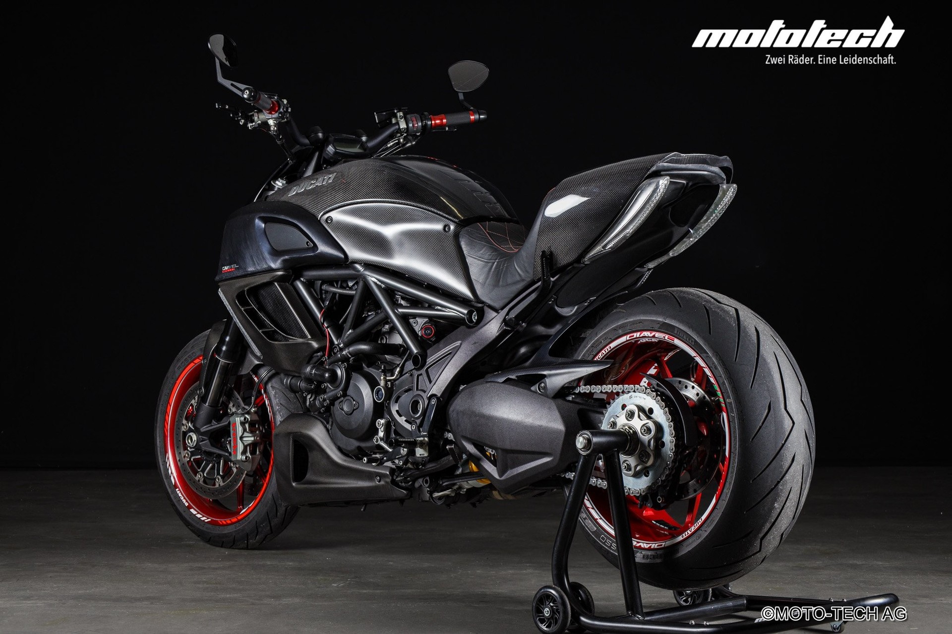 DUCATI Diavel 1200 Carbon-image-3