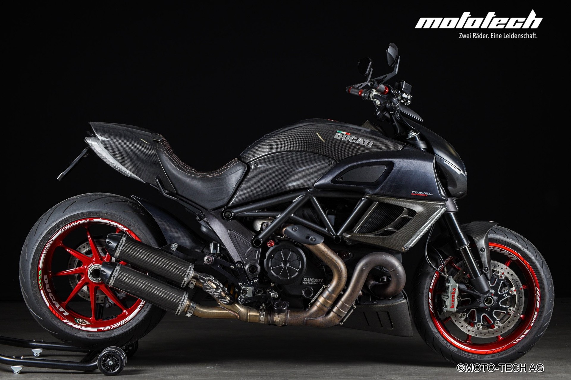 DUCATI Diavel 1200 Carbon-image-1