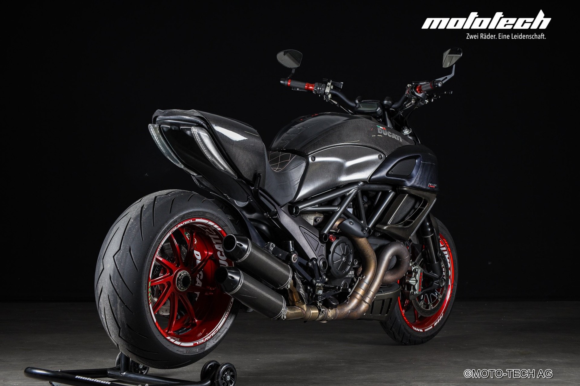 DUCATI Diavel 1200 Carbon-image-2