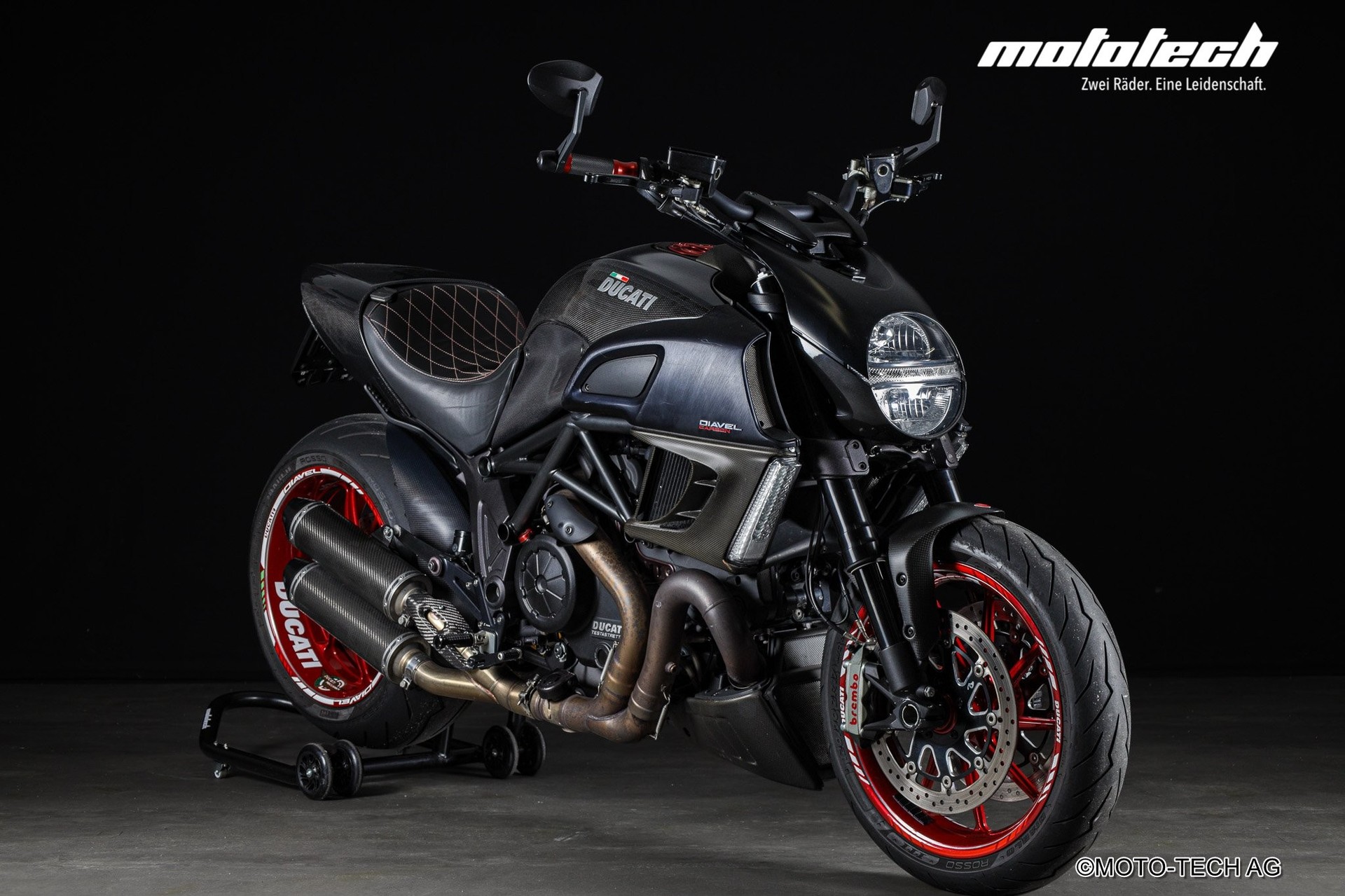 DUCATI Diavel 1200 Carbon-image-0