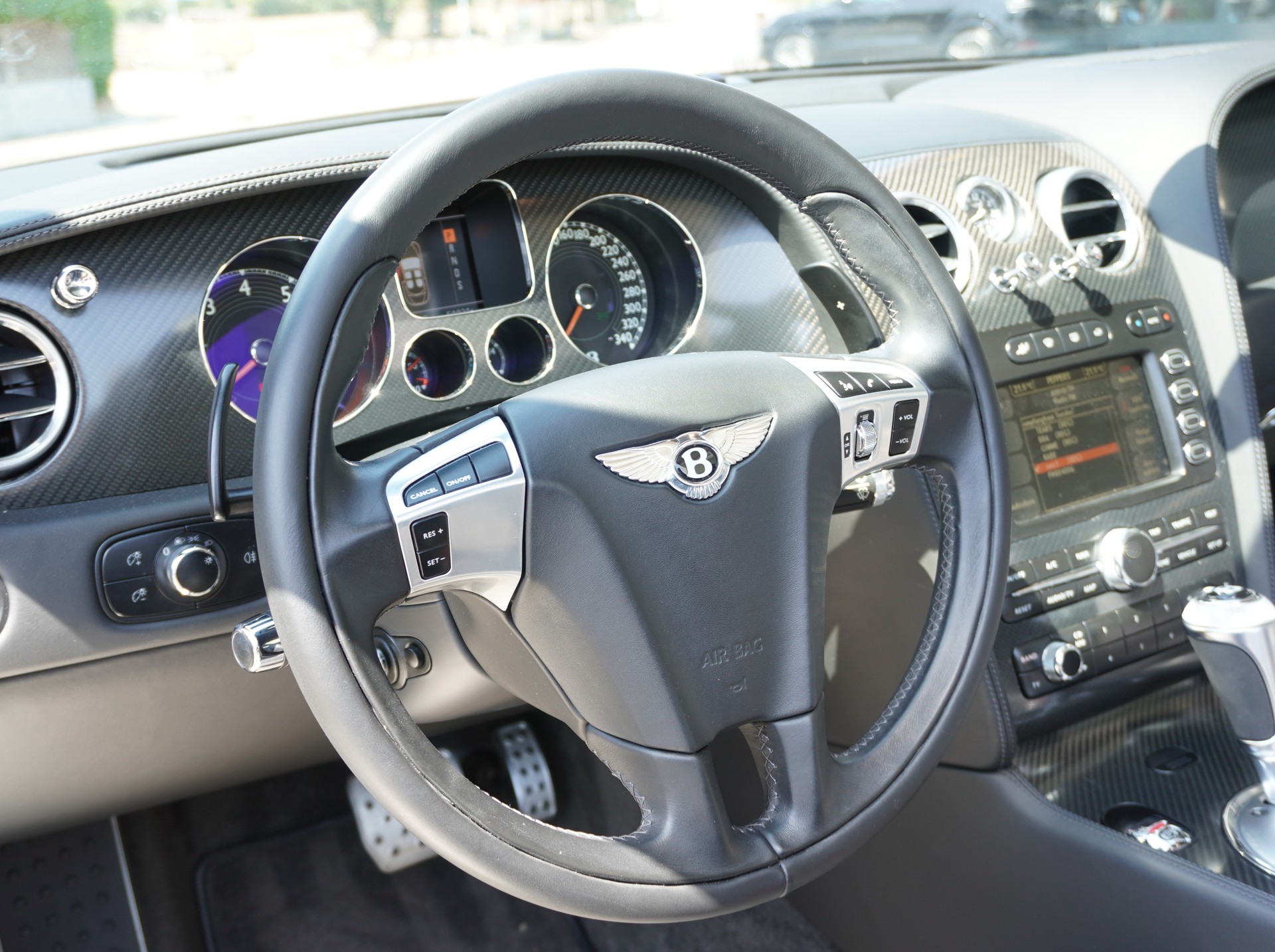 BENTLEY Continental Supersports Convertible 6.0-image-10