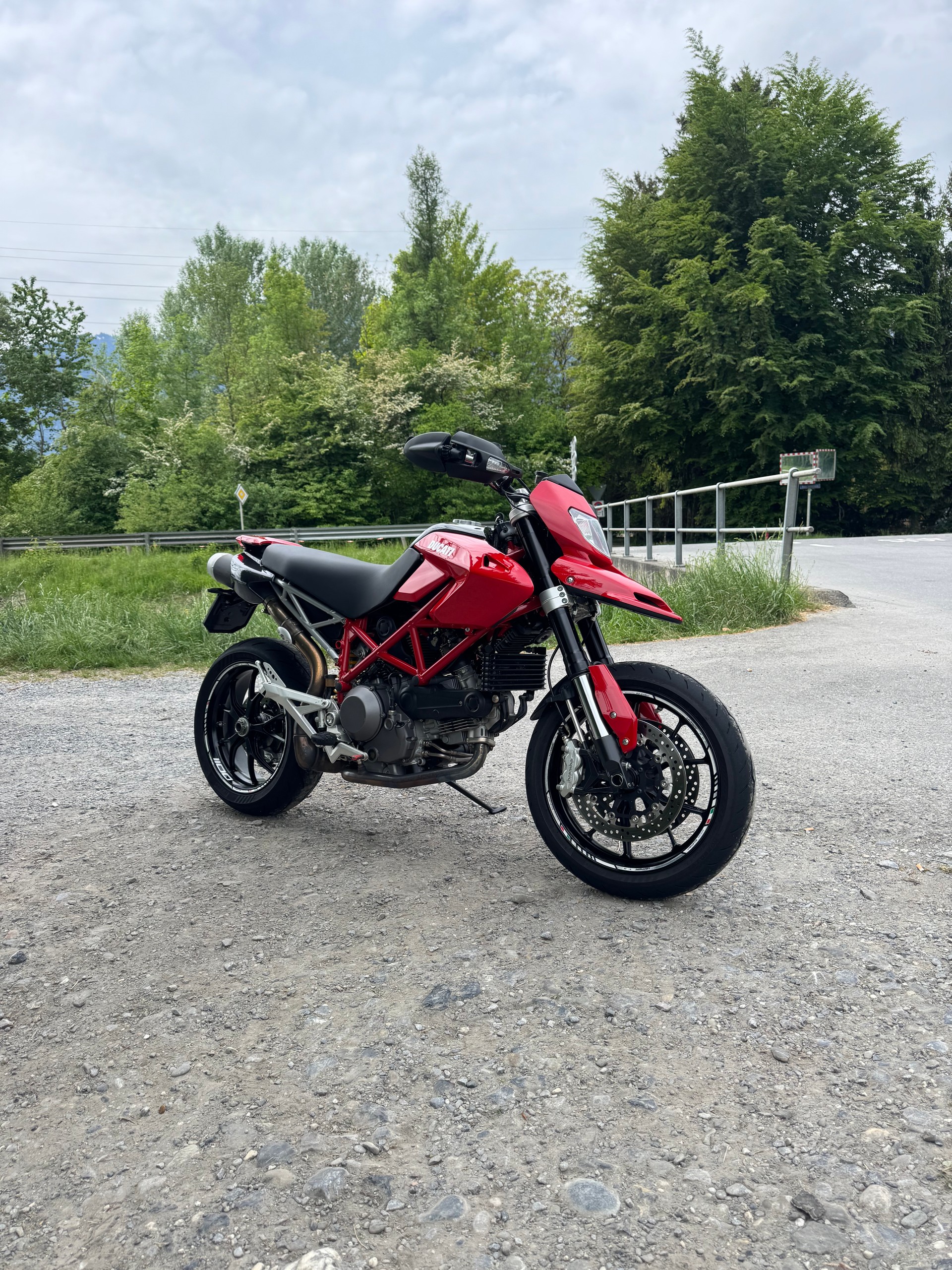 DUCATI 1100-image-1