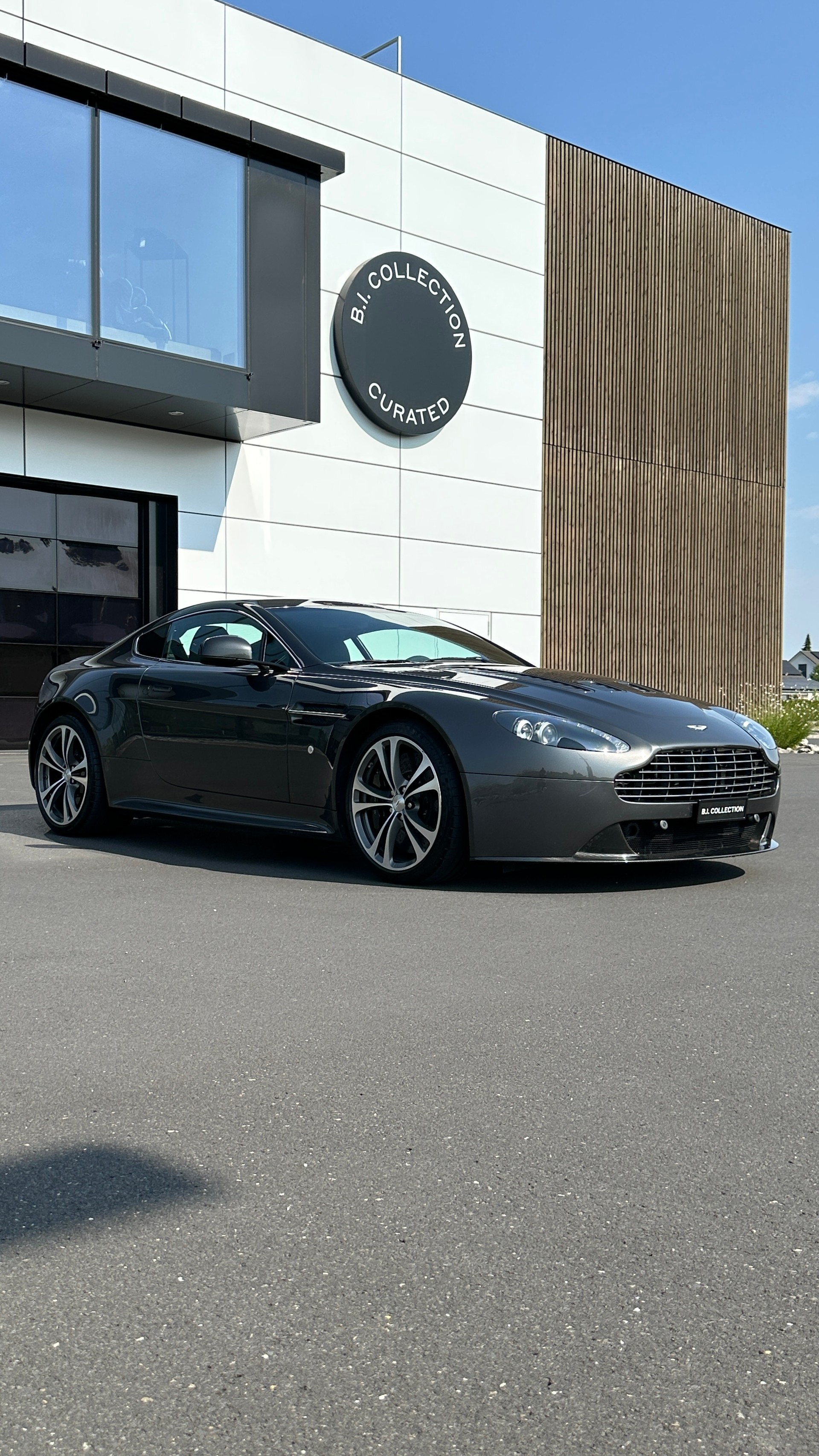 ASTON MARTIN V12 Vantage 5.9-showroom-element-1