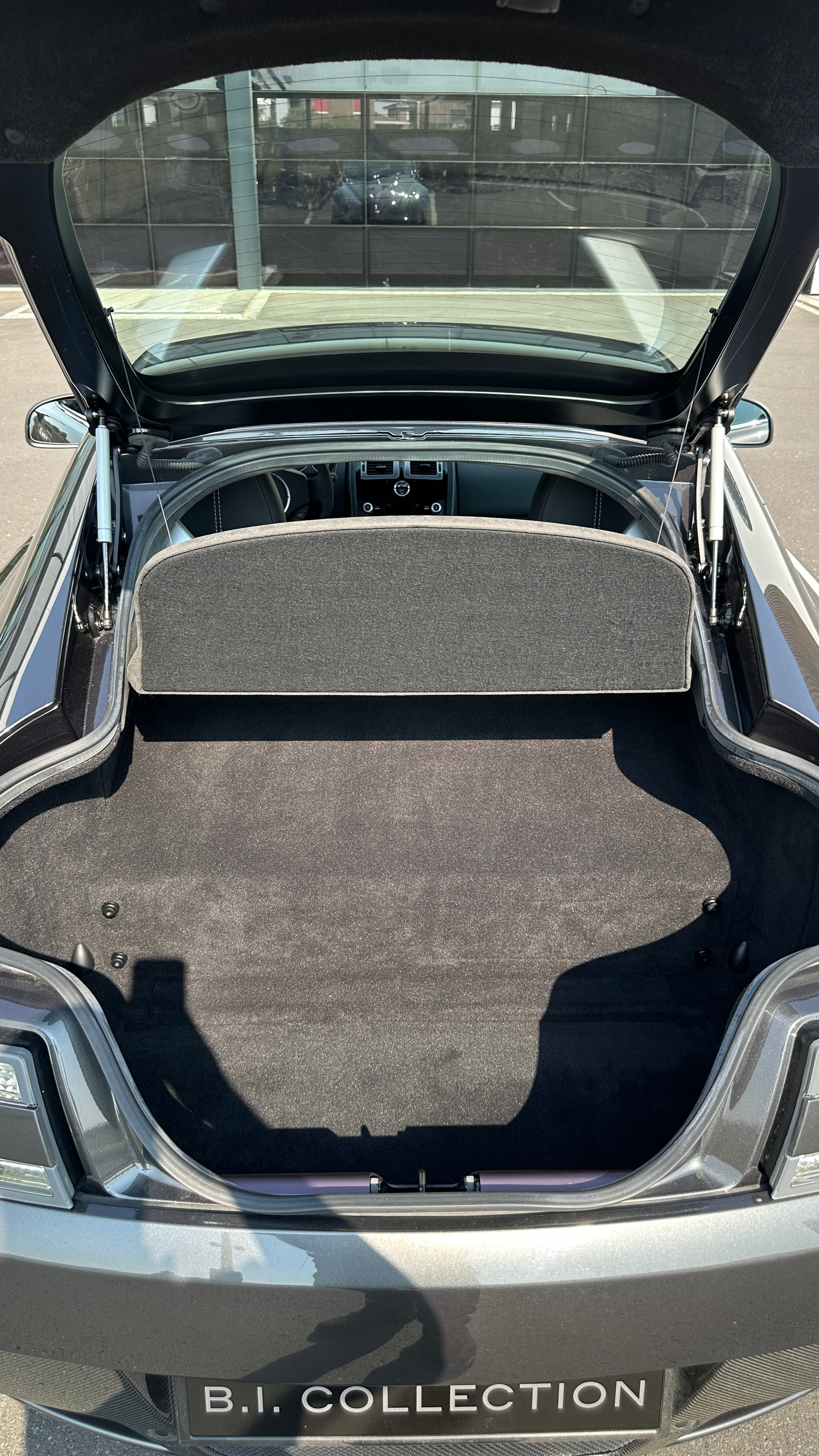 ASTON MARTIN V12 Vantage 5.9-image-19