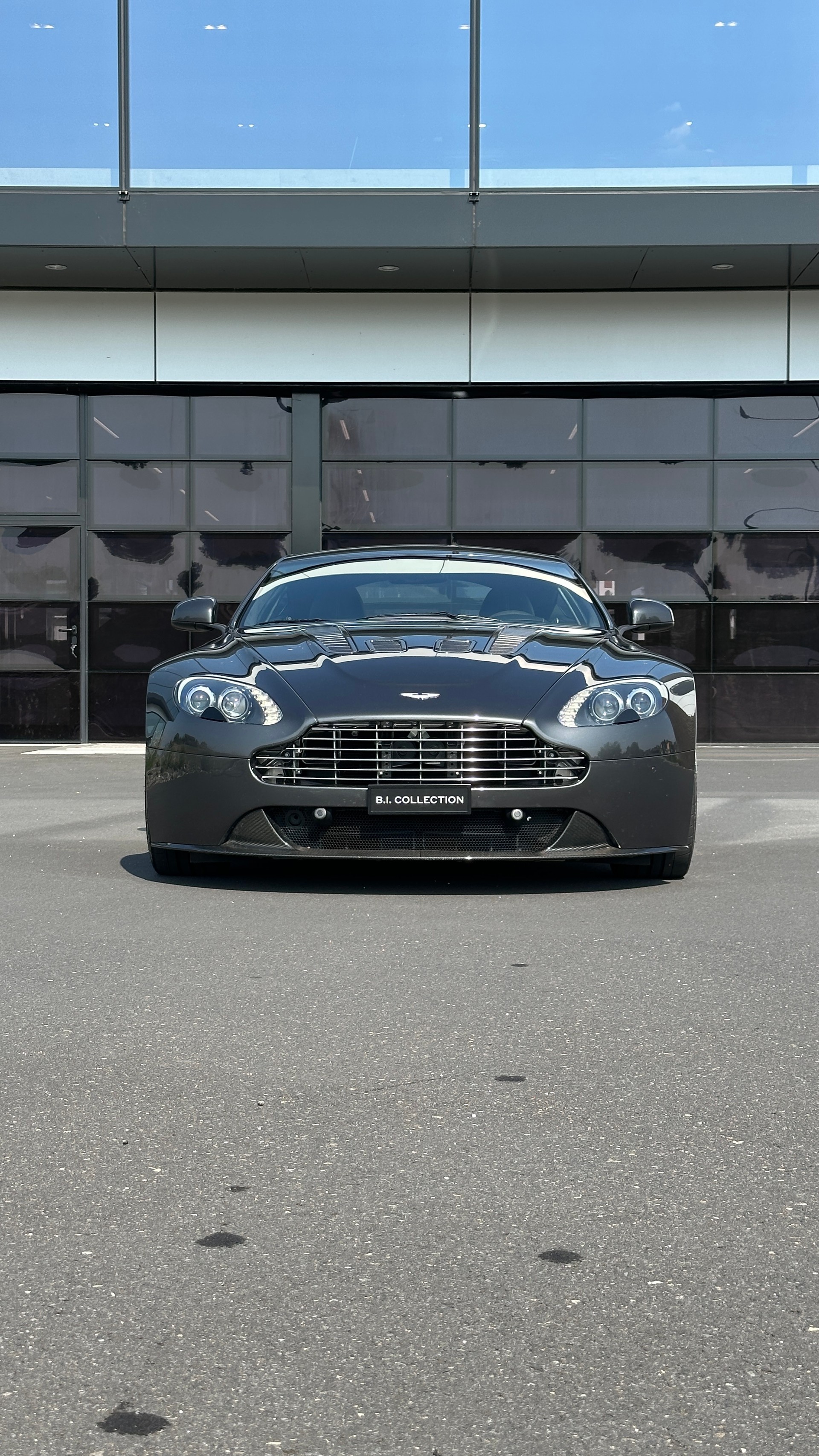 ASTON MARTIN V12 Vantage 5.9-image-7