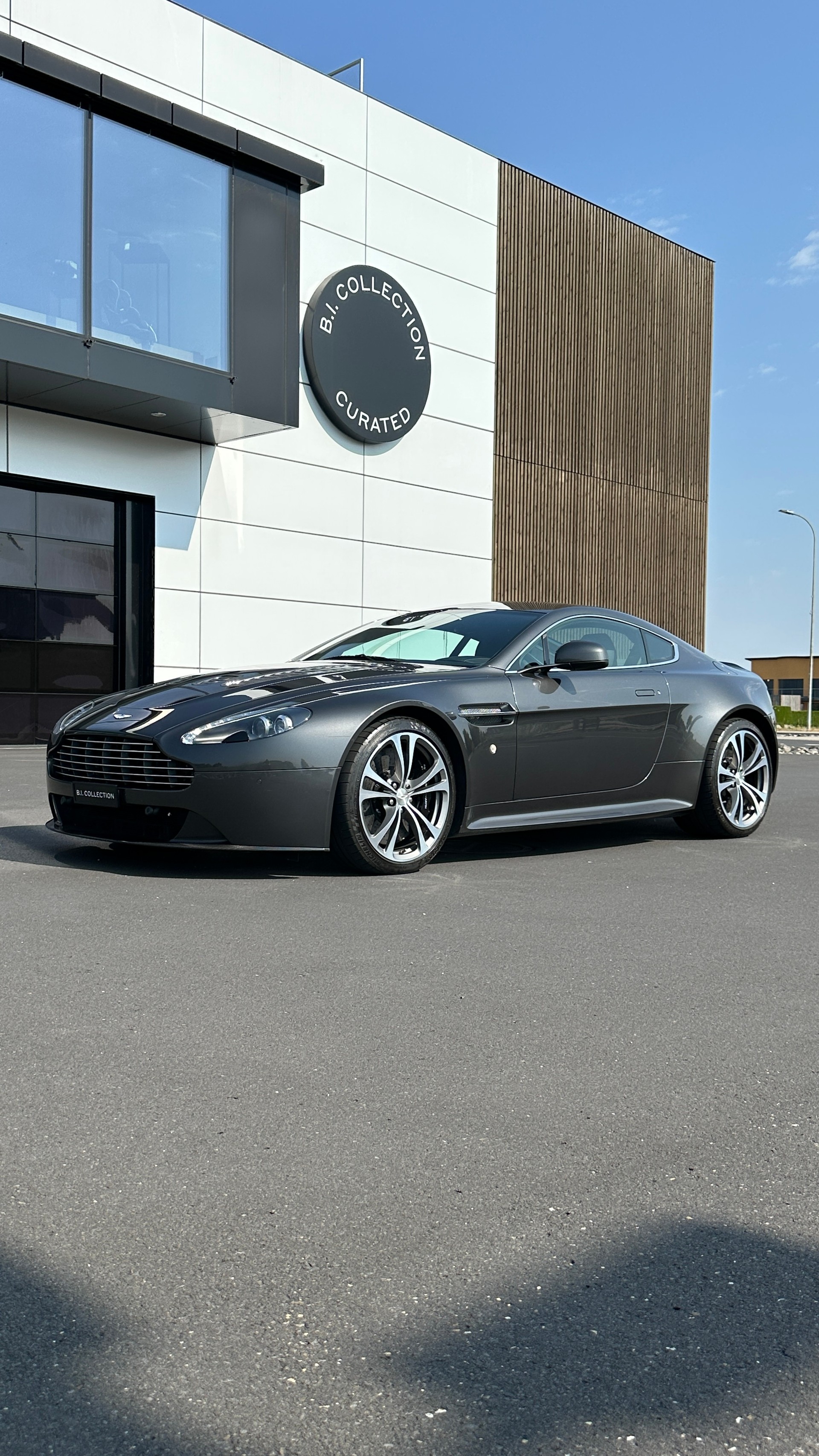 ASTON MARTIN V12 Vantage 5.9