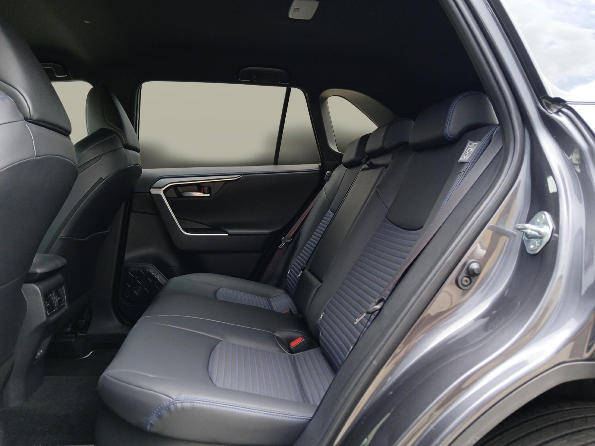 TOYOTA RAV4 2.5 HEV Style-image-9