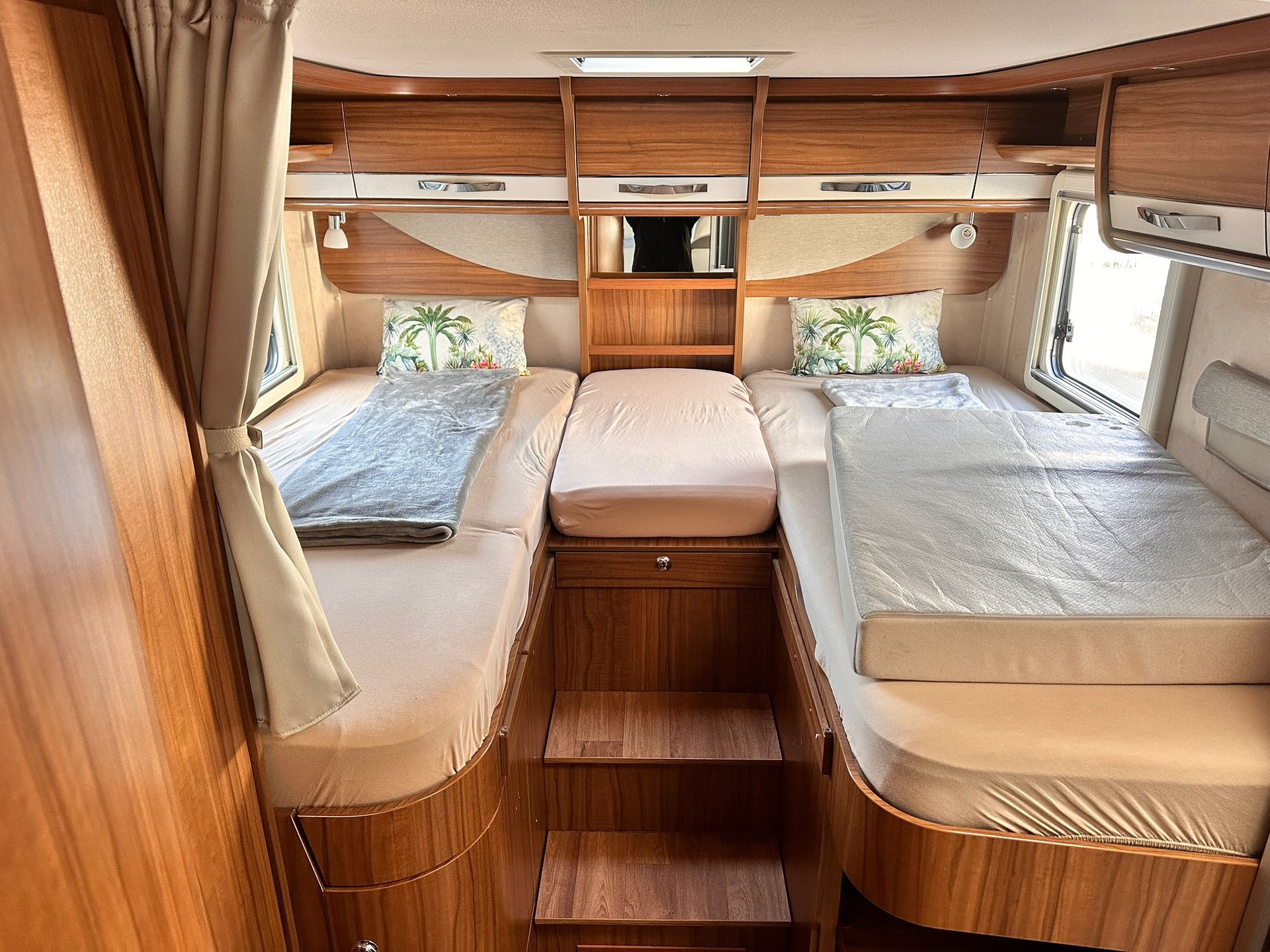 HYMER B 704*** ein absoluter Klassiker unter den vollintegrierten Oberklasse-Wohnmobilen***-showroom-element-3