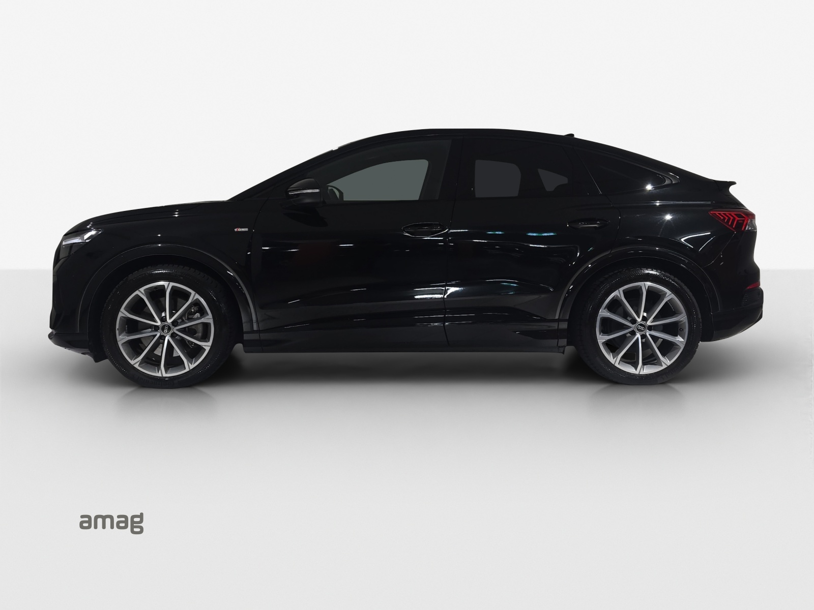 AUDI Q4 Sportback e-tron 50 quattro-showroom-element-1