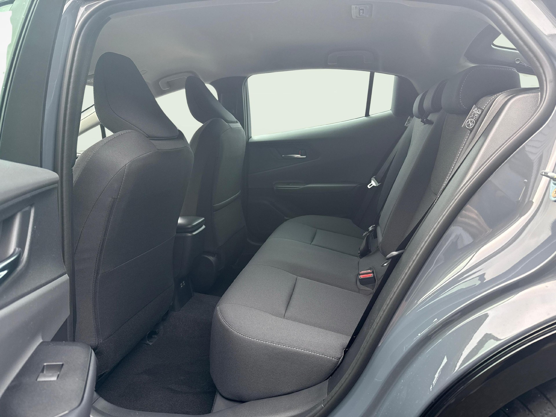 TOYOTA Prius 2.0 Plug-In-Hybrid Style-image-11