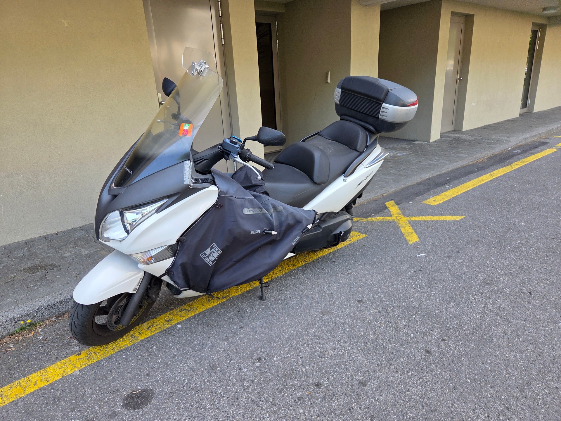 HONDA FJS 400-image-3