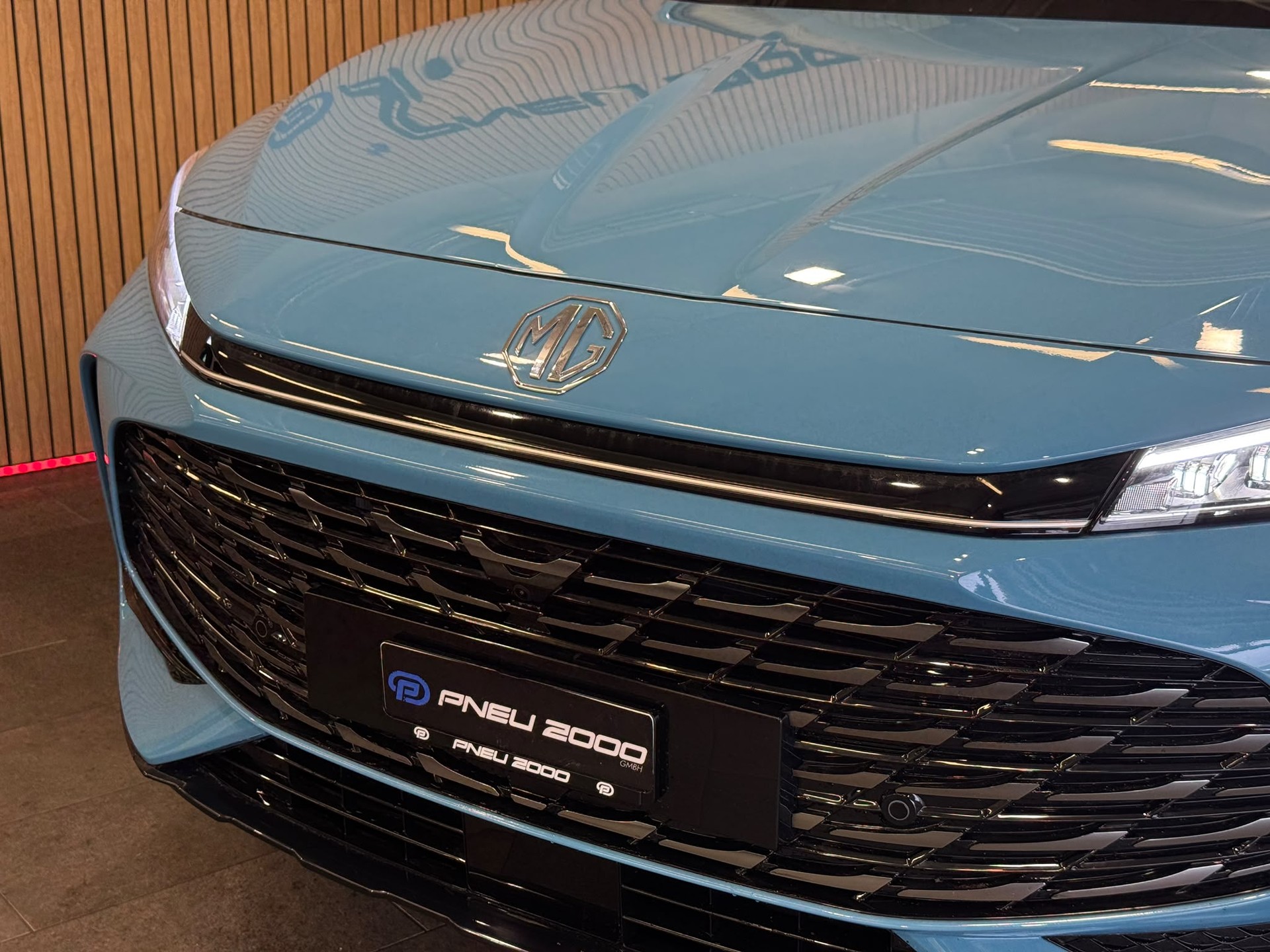 MG HS 1.5 T PHEV Luxury-showroom-element-3