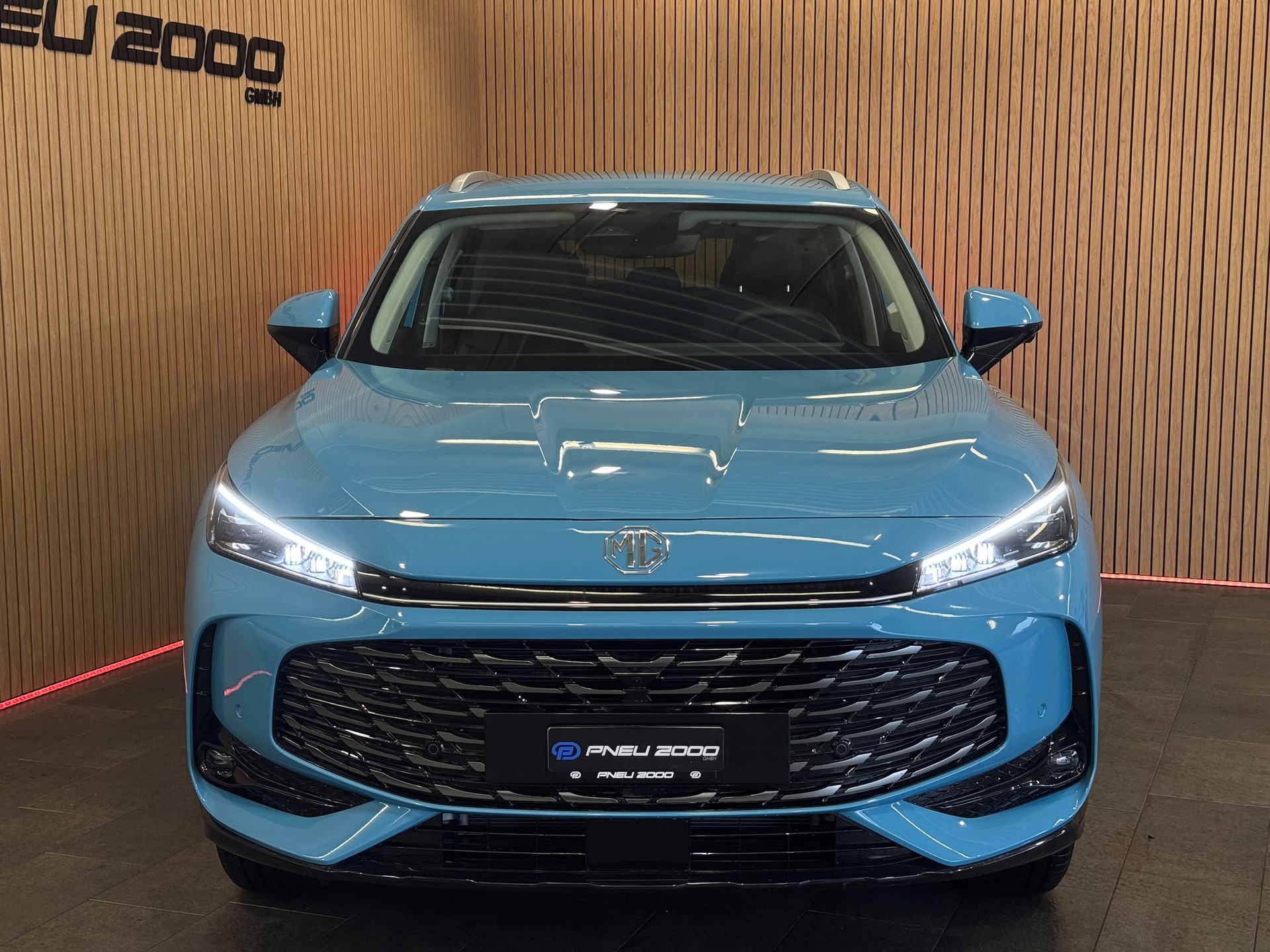 MG HS 1.5 T PHEV Luxury-showroom-element-1