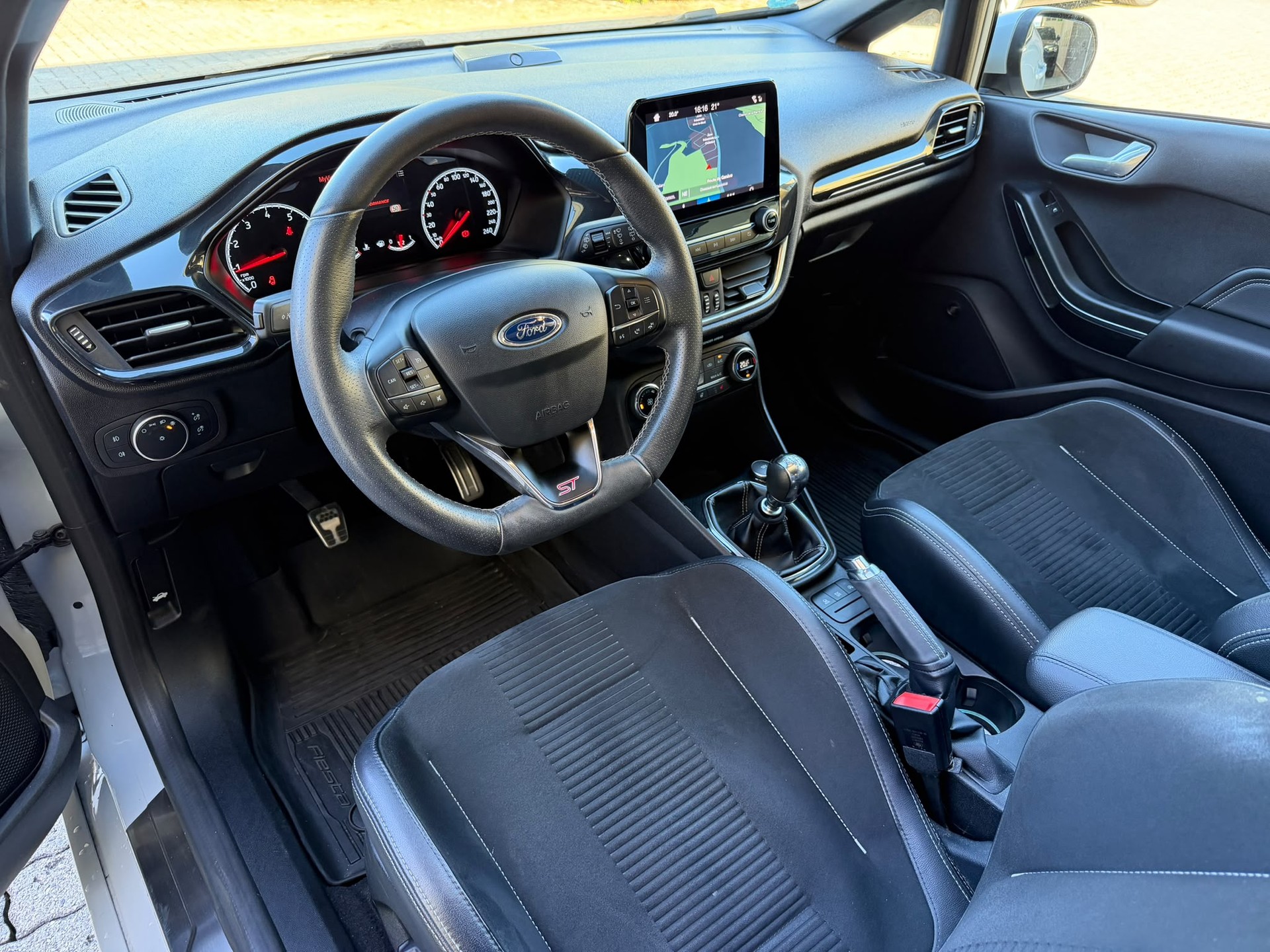FORD Fiesta 1.5 SCTi ST - Pack Peformance - Toit ouvrant - Recaro-image-8