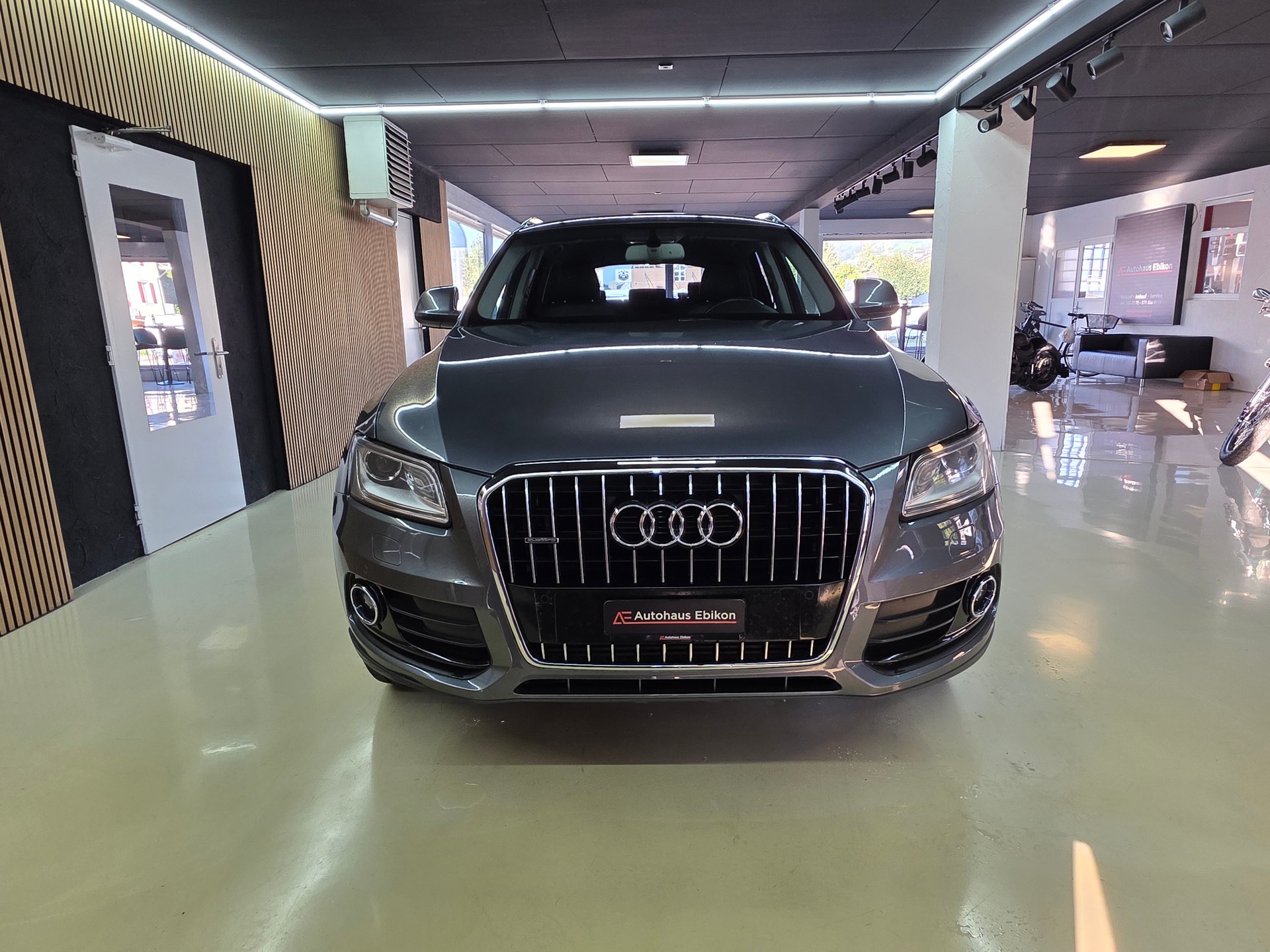 AUDI Q5 3.0 TDI quattro S-tronic-showroom-element-1
