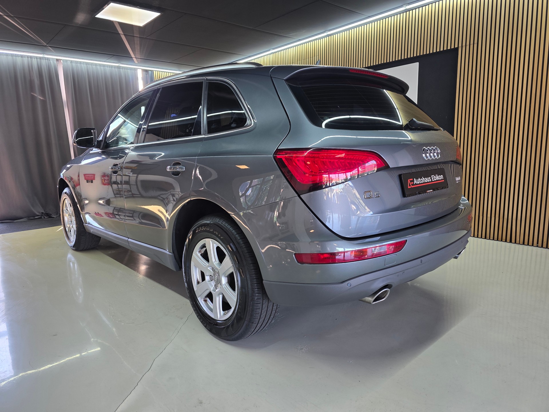 AUDI Q5 3.0 TDI quattro S-tronic-image-4