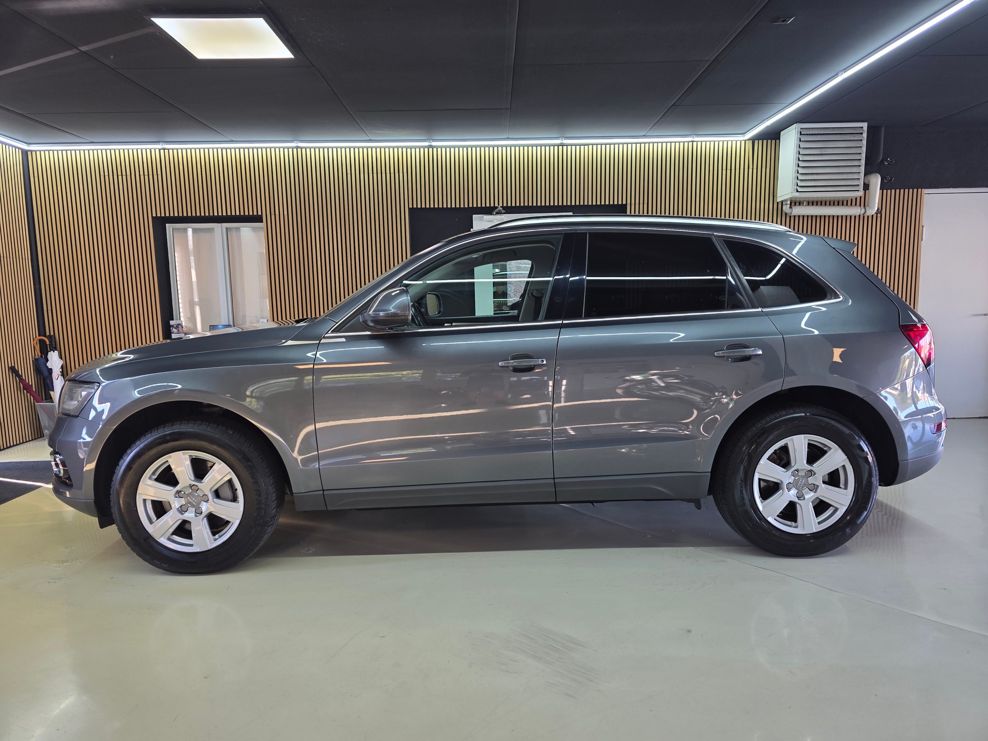 AUDI Q5 3.0 TDI quattro S-tronic-showroom-element-3