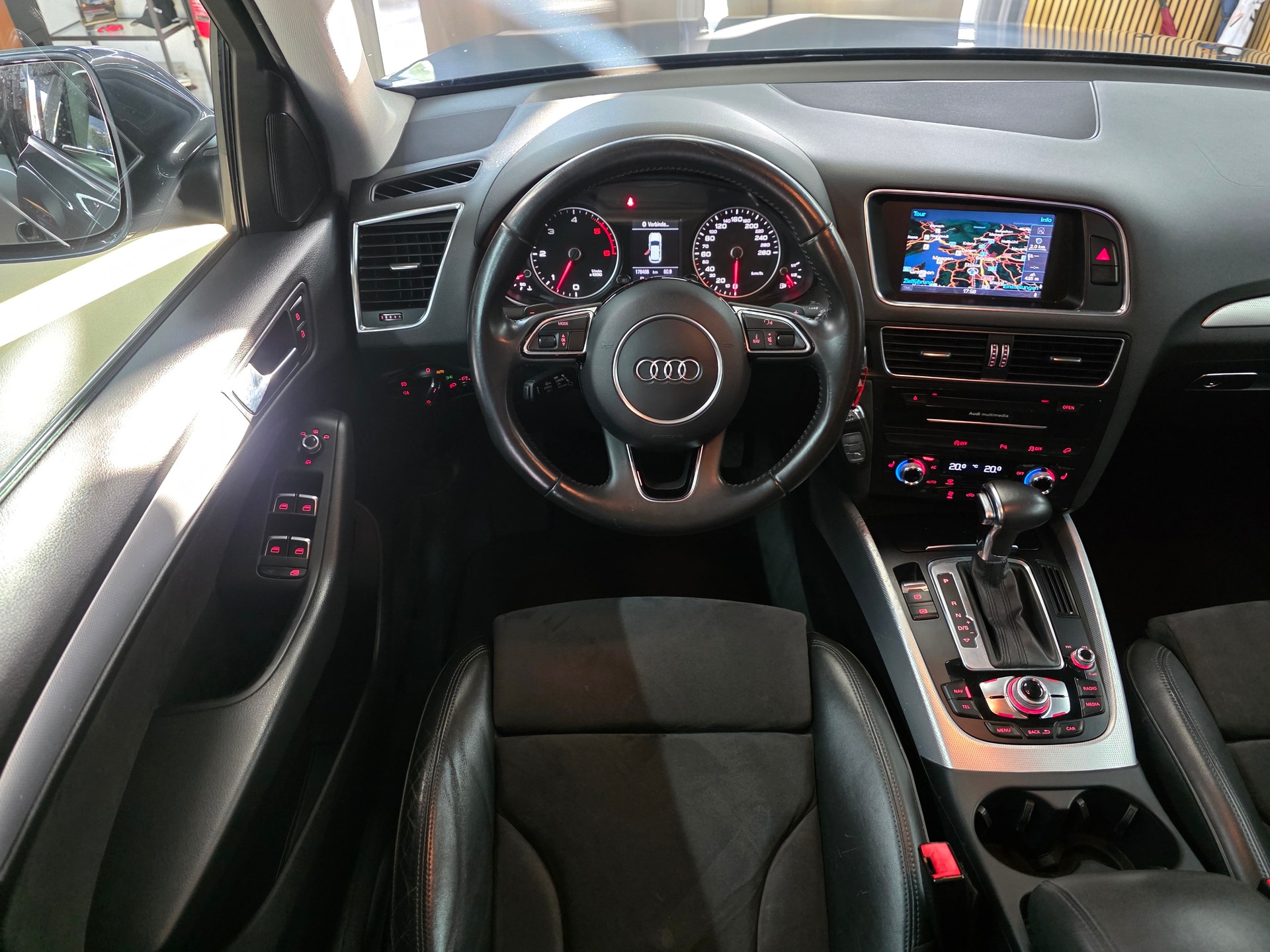 AUDI Q5 3.0 TDI quattro S-tronic-image-10