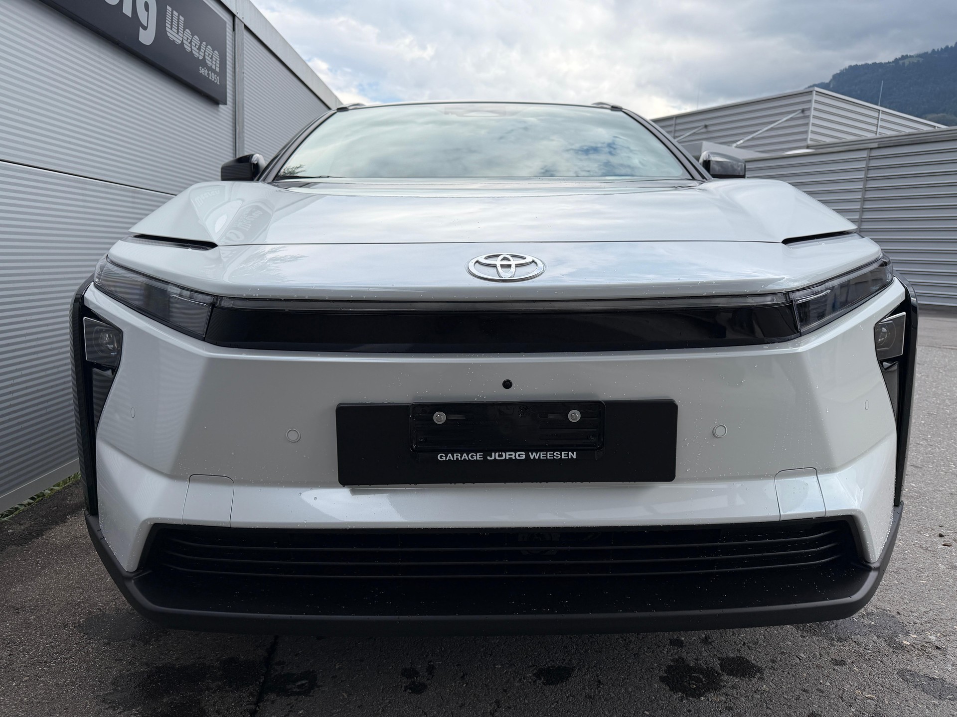 TOYOTA bZ4X Premium AWD-image-1