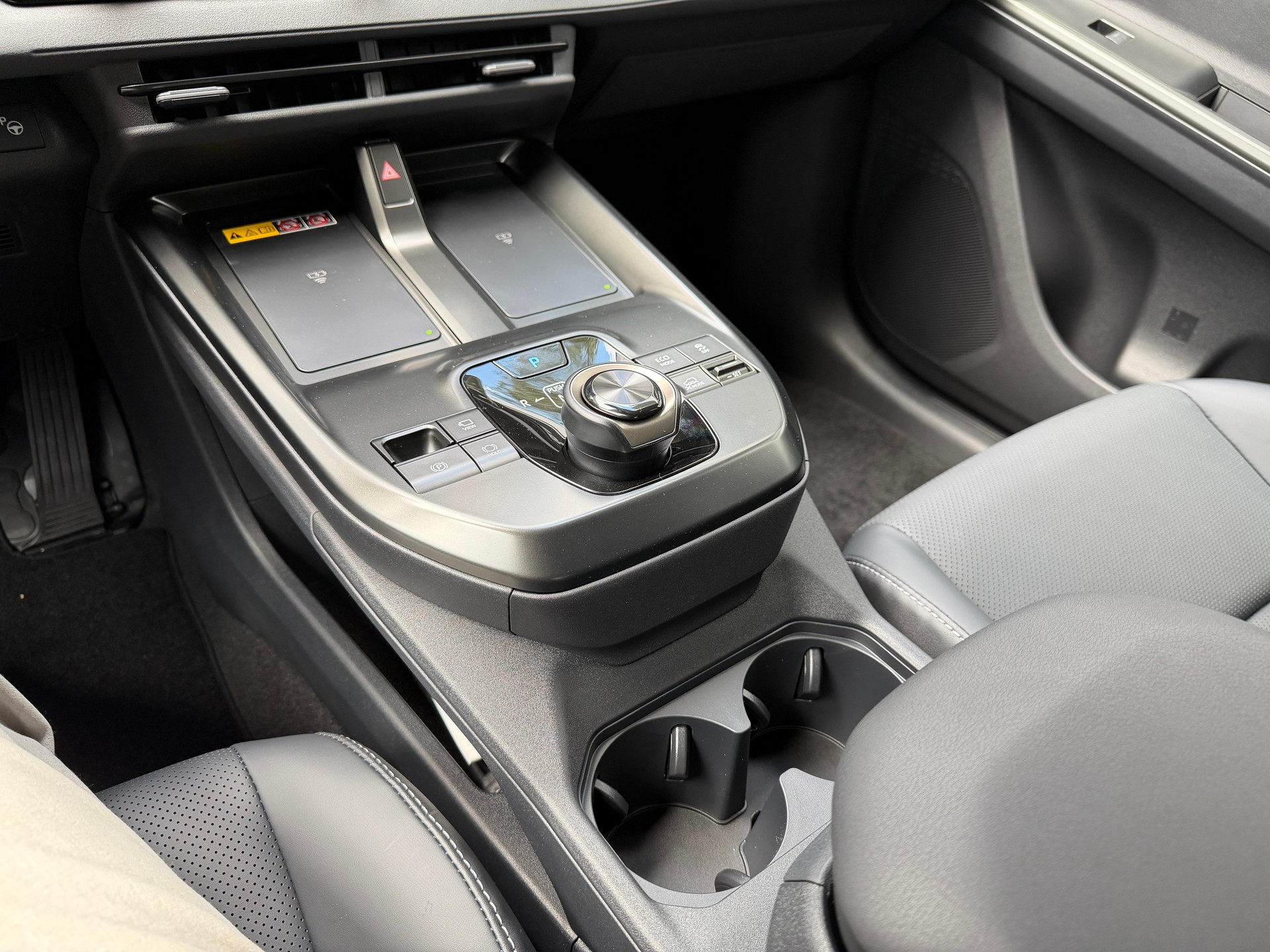 TOYOTA bZ4X Premium AWD-image-15