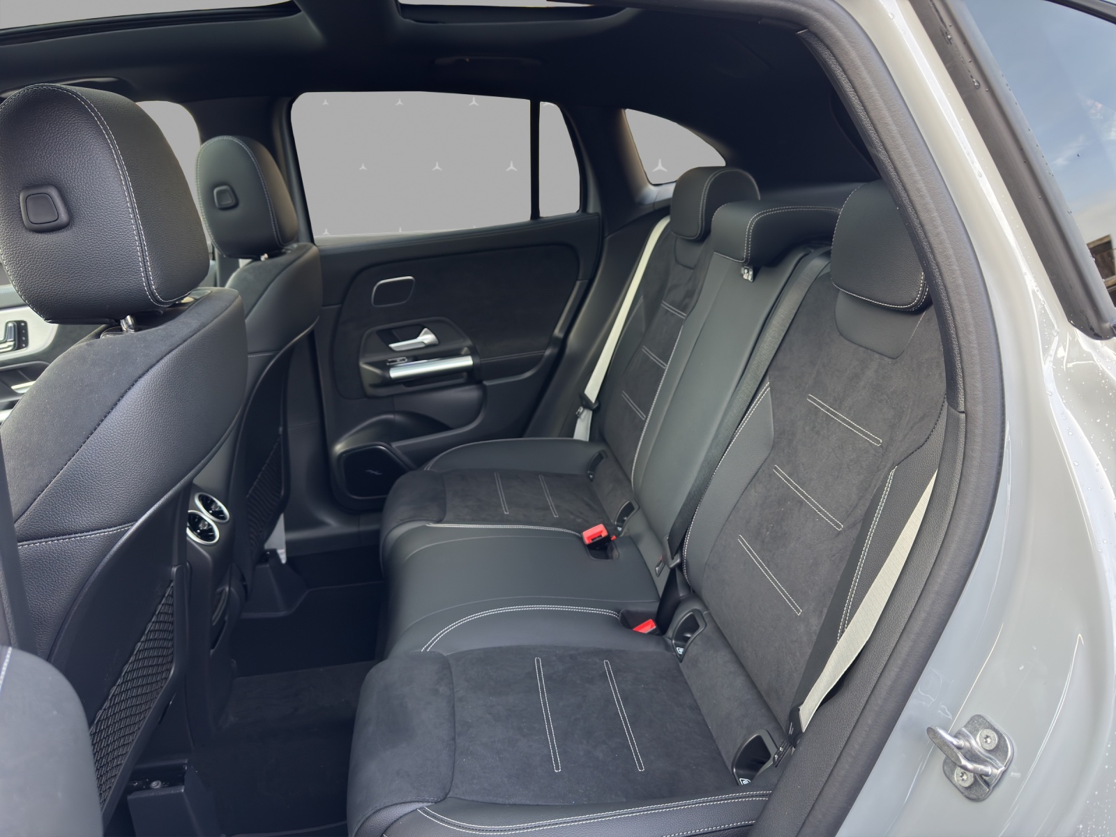 MERCEDES-BENZ GLA 220d 4Matic 8G-DCTSwiss Star-image-13