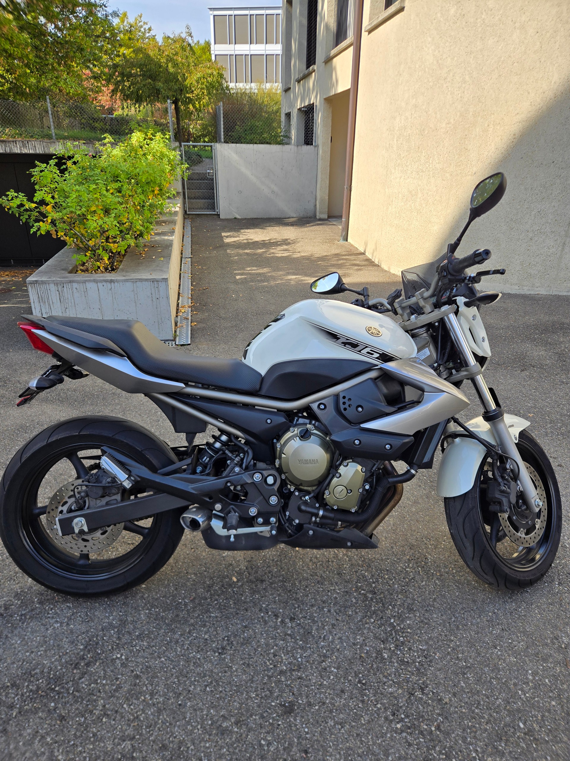 YAMAHA XJ 6 N ABS