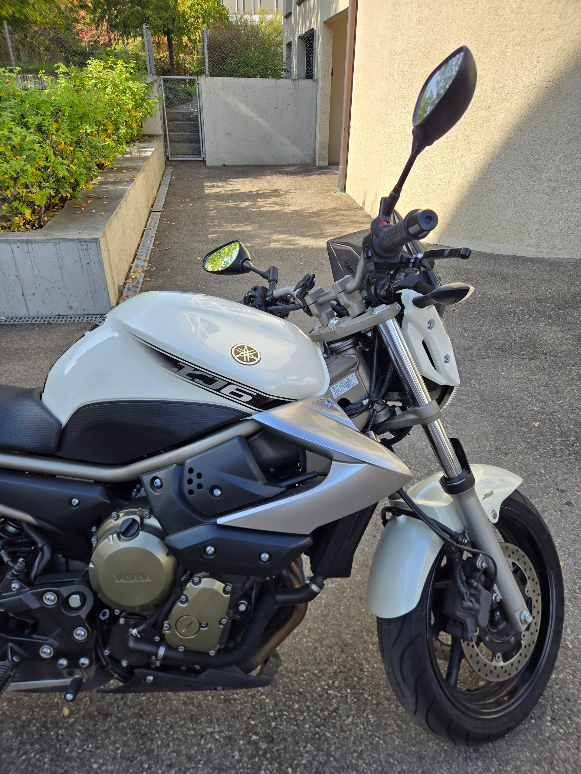 YAMAHA XJ 6 N ABS-image-6