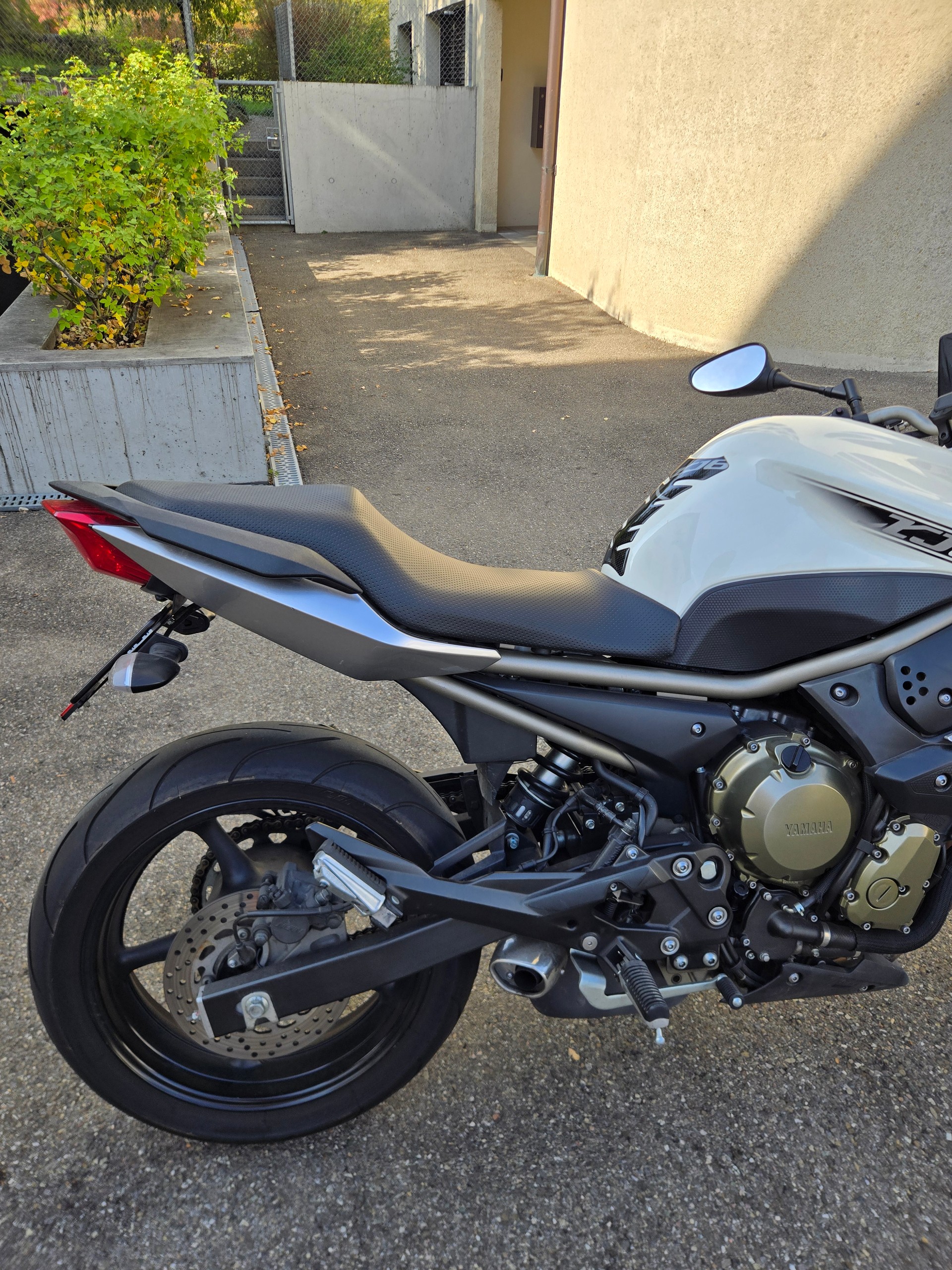YAMAHA XJ 6 N ABS-image-7