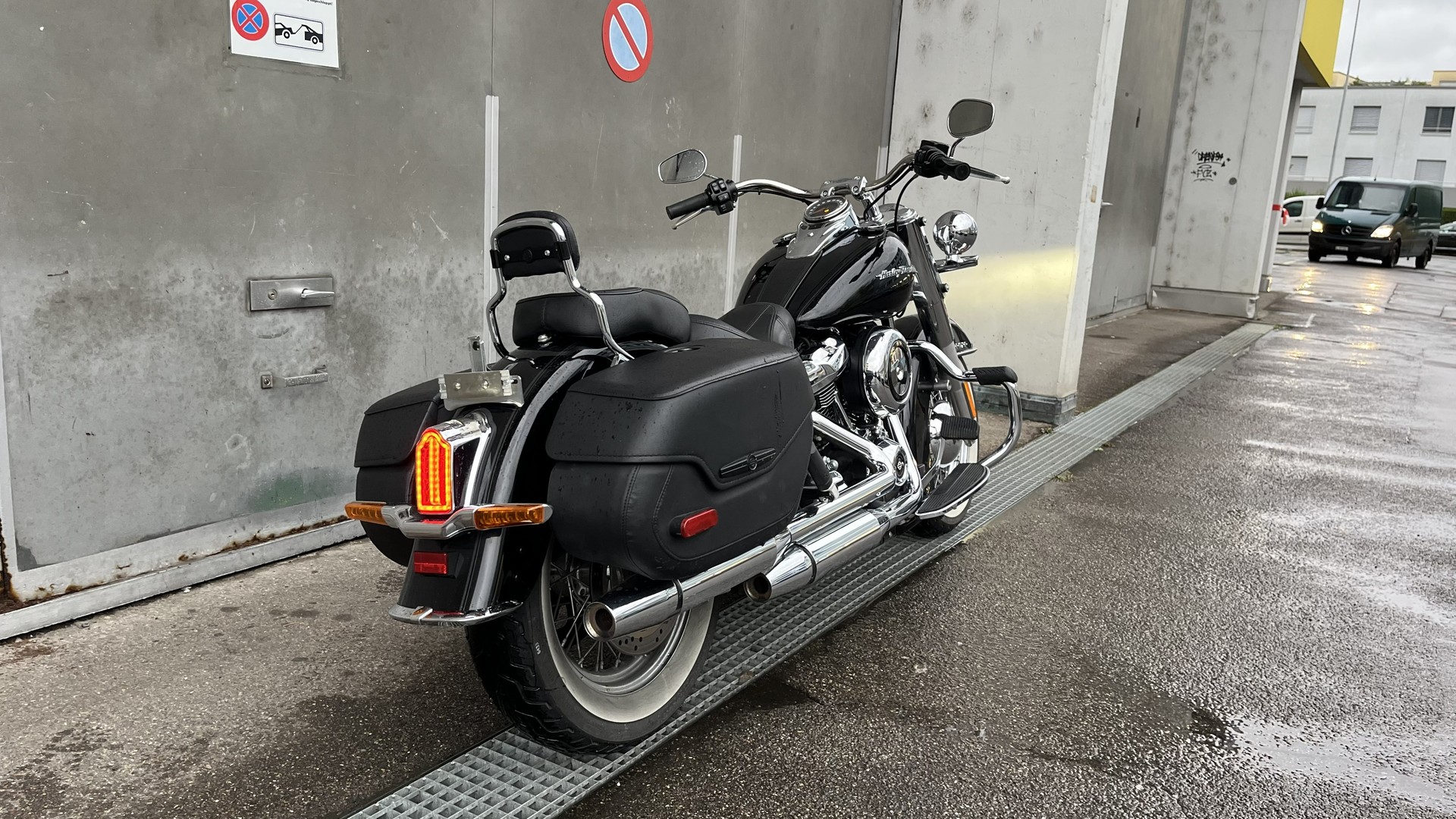 HARLEY-DAVIDSON FLDE Deluxe 107 ABS-image-10