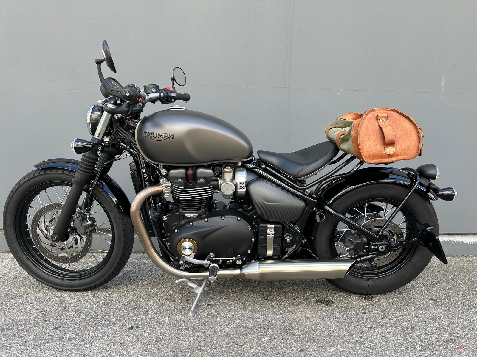 TRIUMPH Bonneville 1200 Bobber Black ABS-image-3